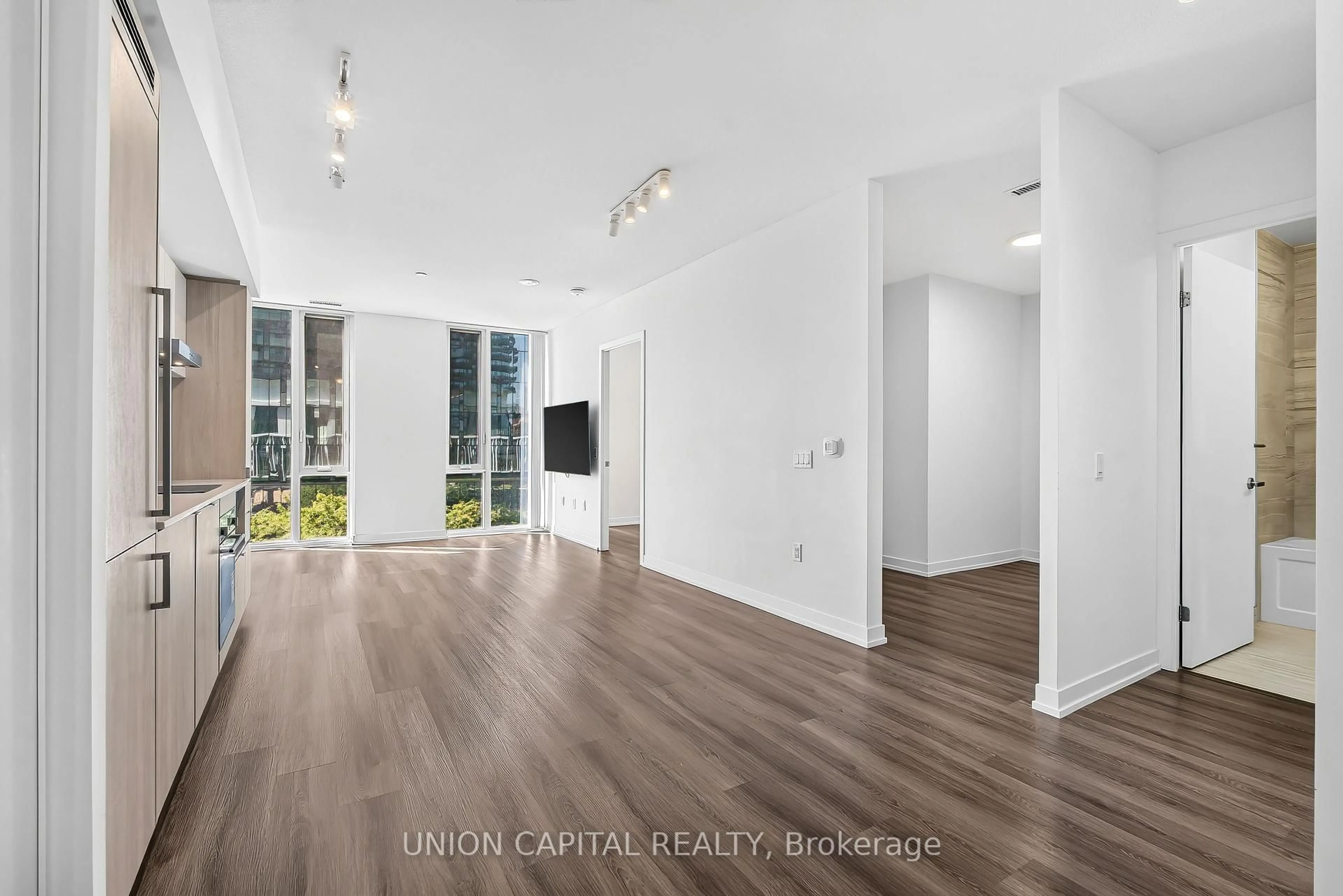 Unknown for 138 Downes St #909, Toronto Ontario M5E 0E4