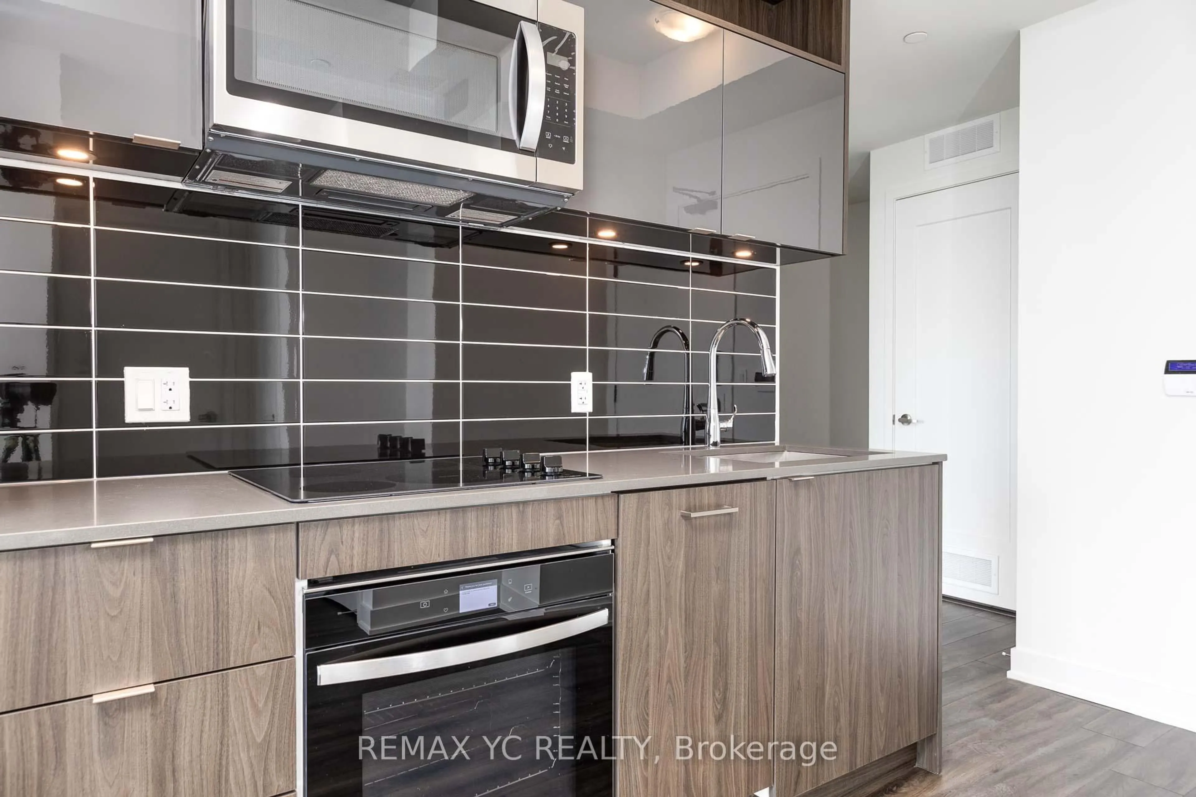 Standard kitchen, unknown for 135 Lower Sherbourne St #2726, Toronto Ontario M5A 1Y4