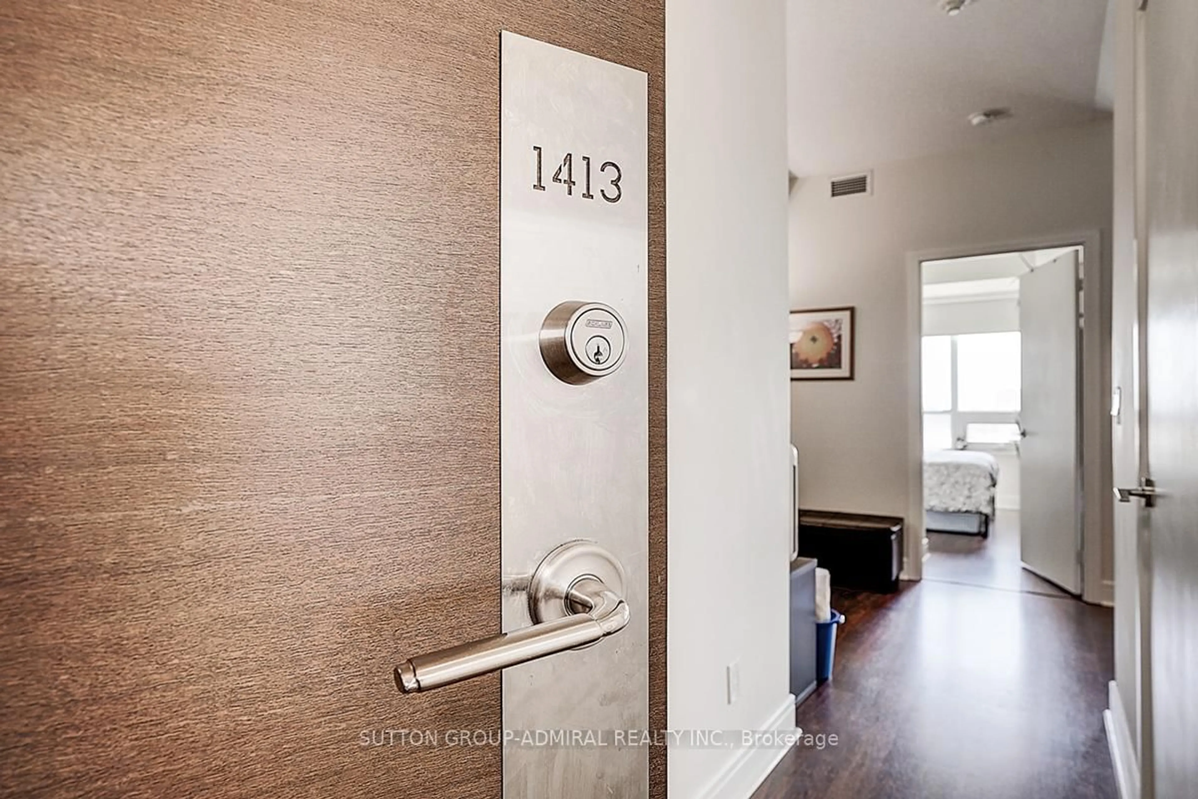 Indoor entryway for 35 Brian Peck Cres #1413, Toronto Ontario M4G 0A5