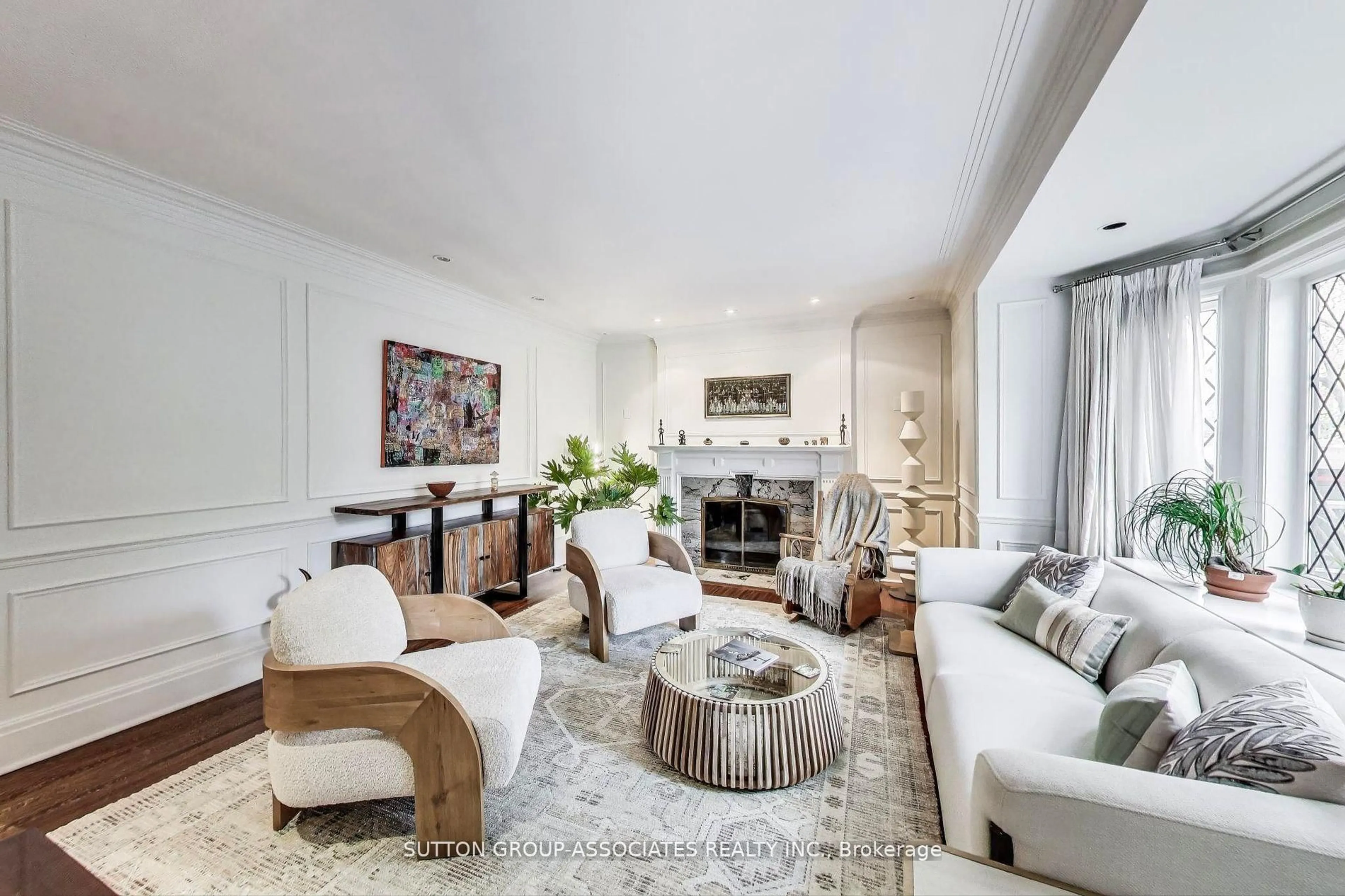 Living room with furniture, unknown for 202 Forest Hill Rd, Toronto Ontario M5P 2N4