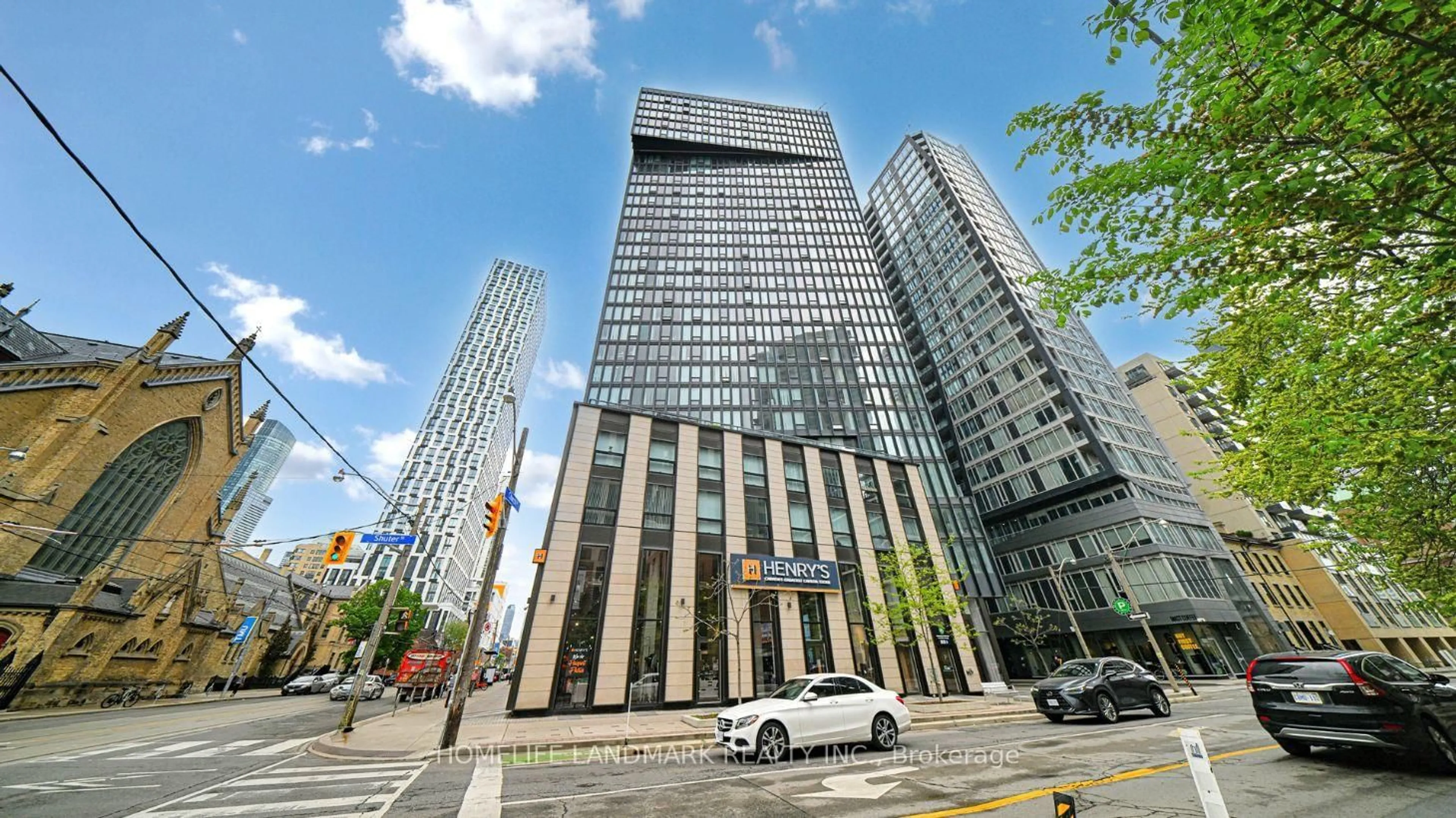 Indoor foyer for 60 Shuter St #817, Toronto Ontario M5B 0B7