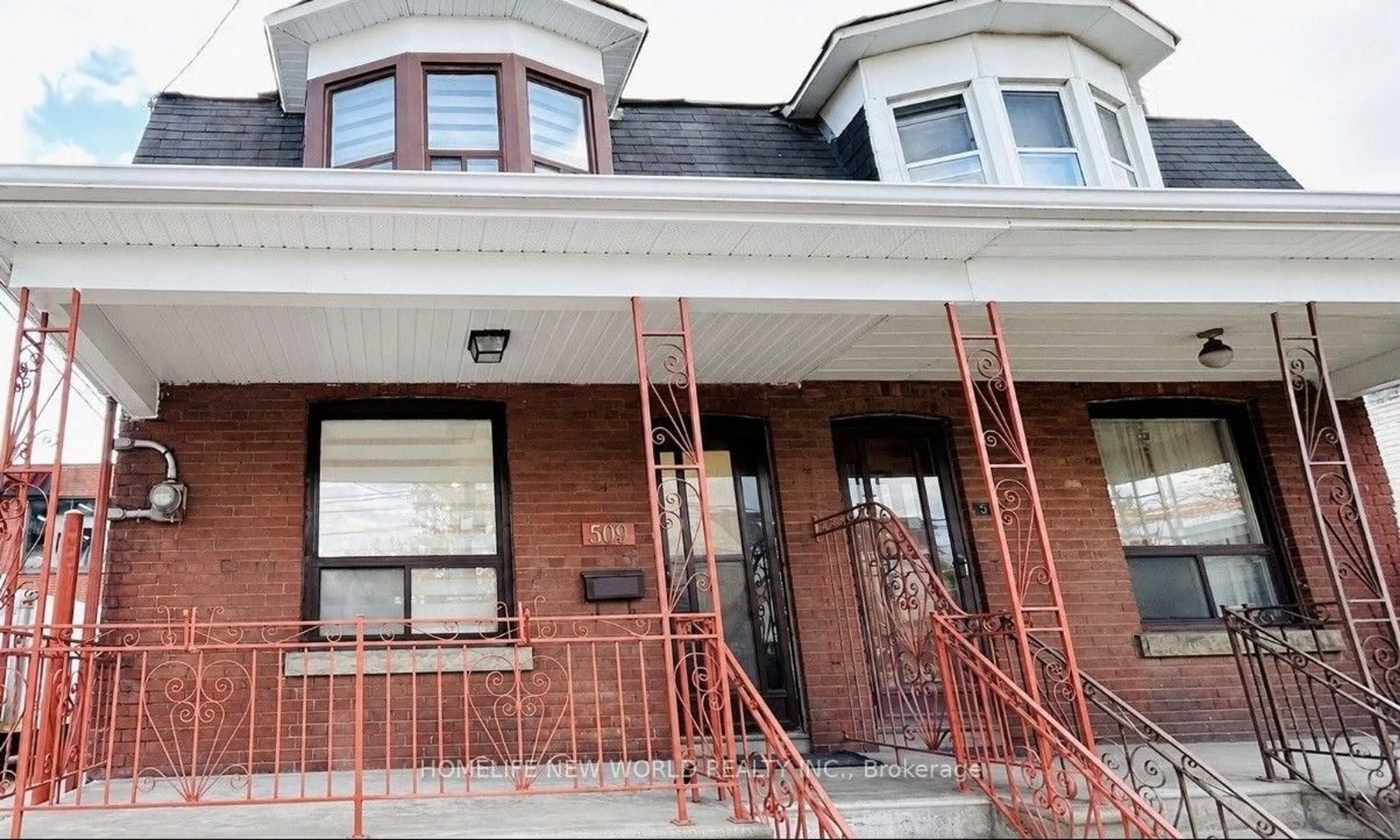 Home with brick exterior material, street for 509 Dupont St, Toronto Ontario M6G 1Y6