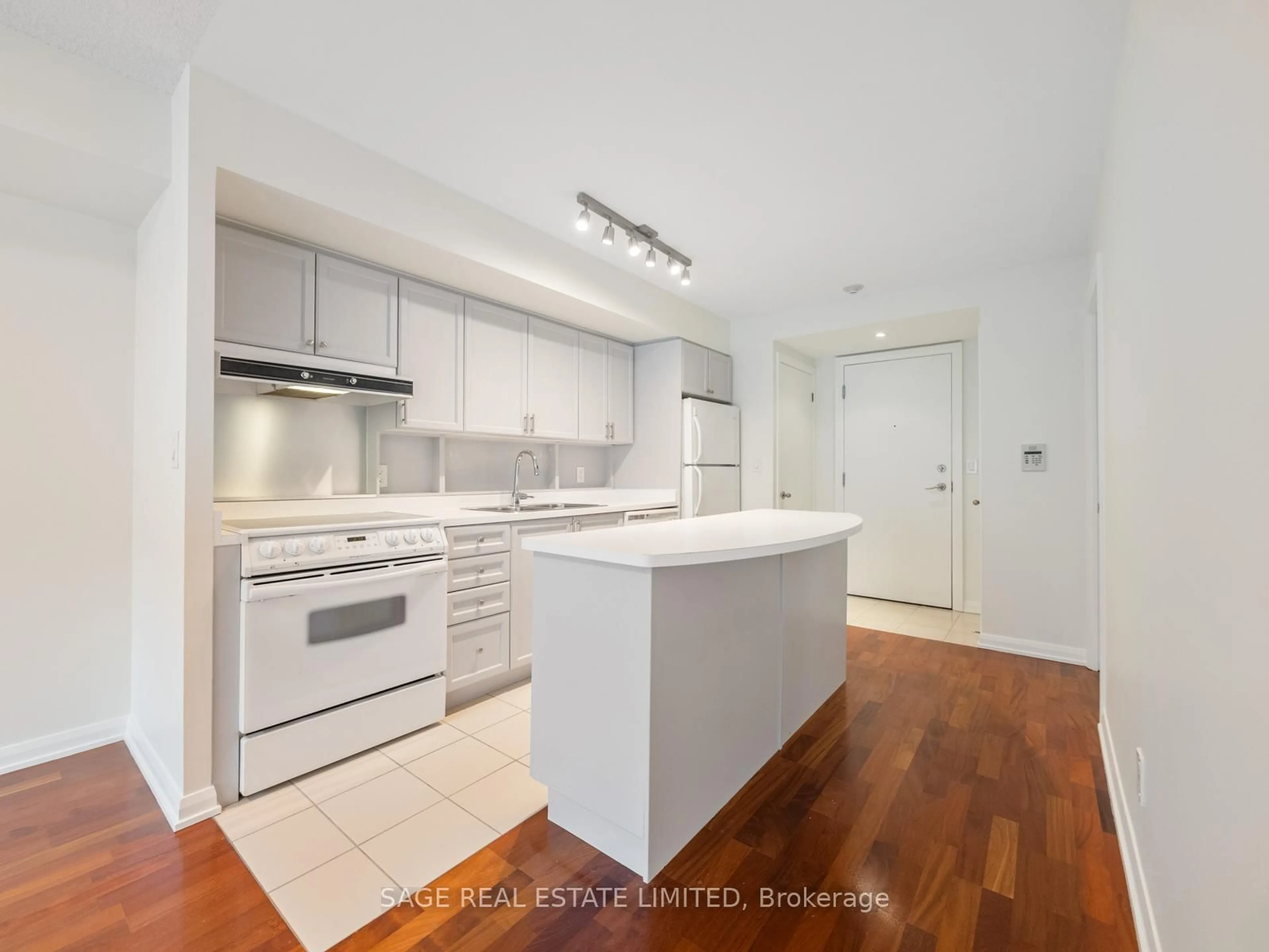 Standard kitchen, unknown for 18 Beverley St #209, Toronto Ontario M5T 3L2