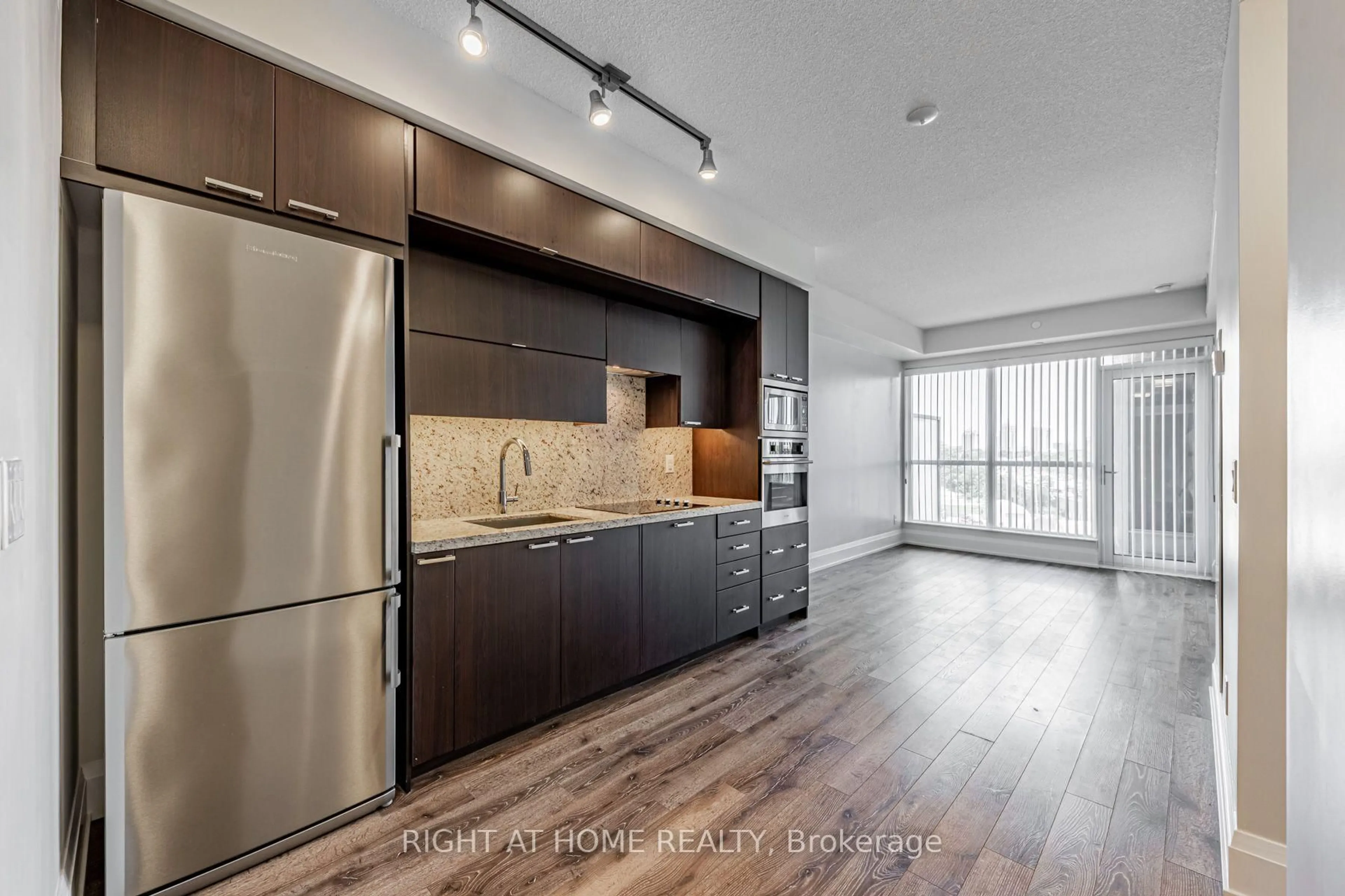 Open concept kitchen, wood/laminate floor for 120 Harrison Garden Blvd Blvd #521, Toronto Ontario M2N 0C2