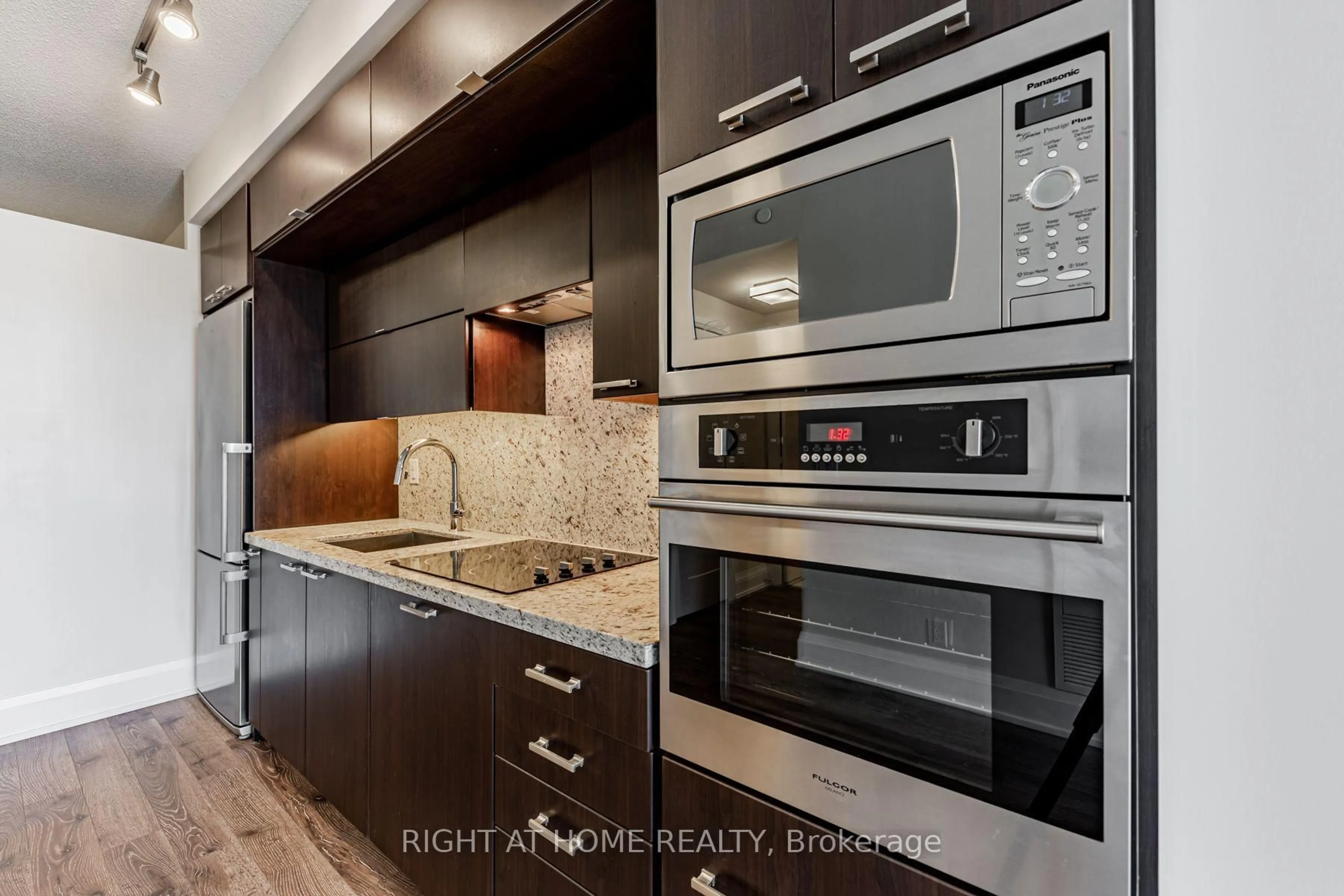 Contemporary kitchen, unknown for 120 Harrison Garden Blvd Blvd #521, Toronto Ontario M2N 0C2