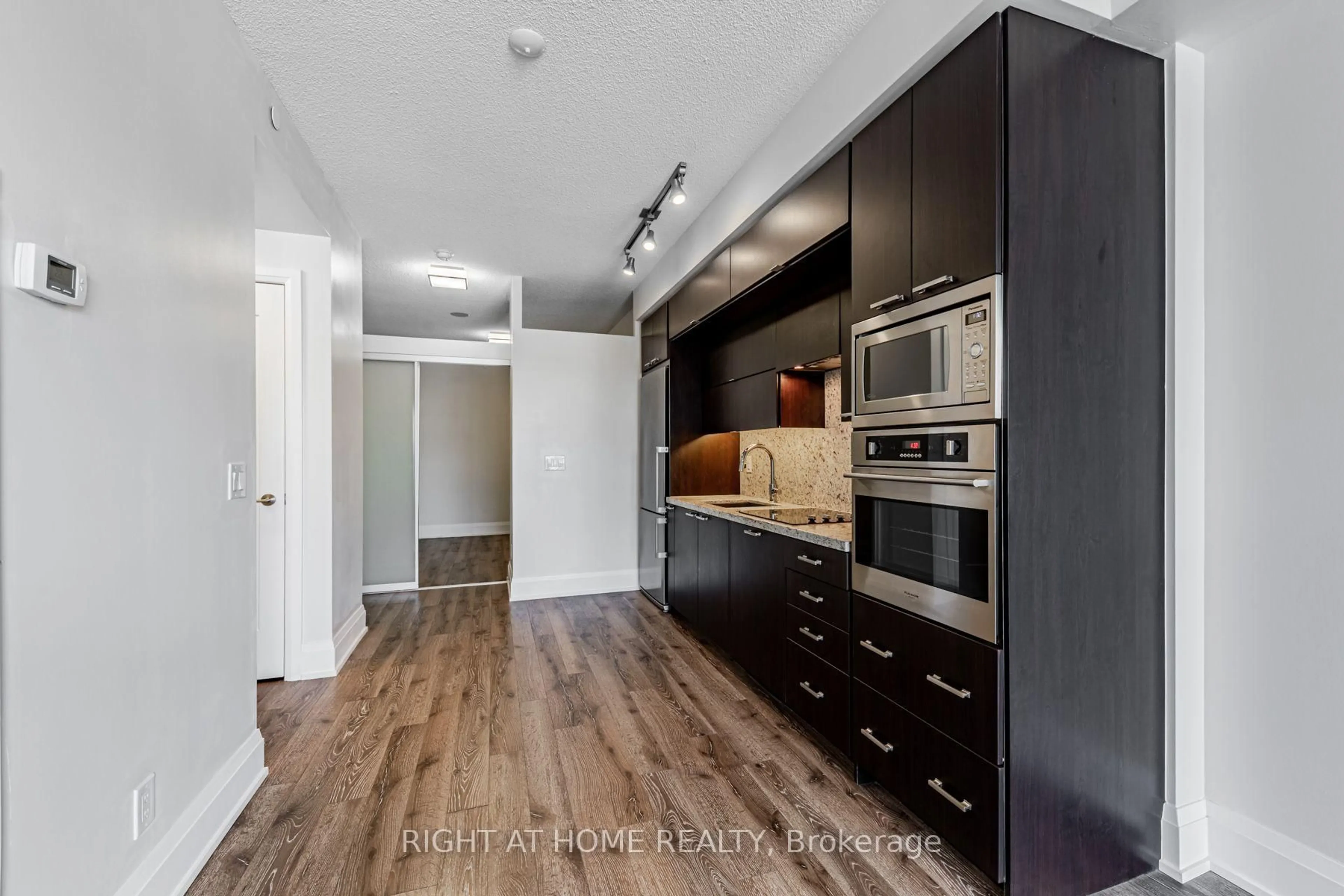 Open concept kitchen, wood/laminate floor for 120 Harrison Garden Blvd Blvd #521, Toronto Ontario M2N 0C2