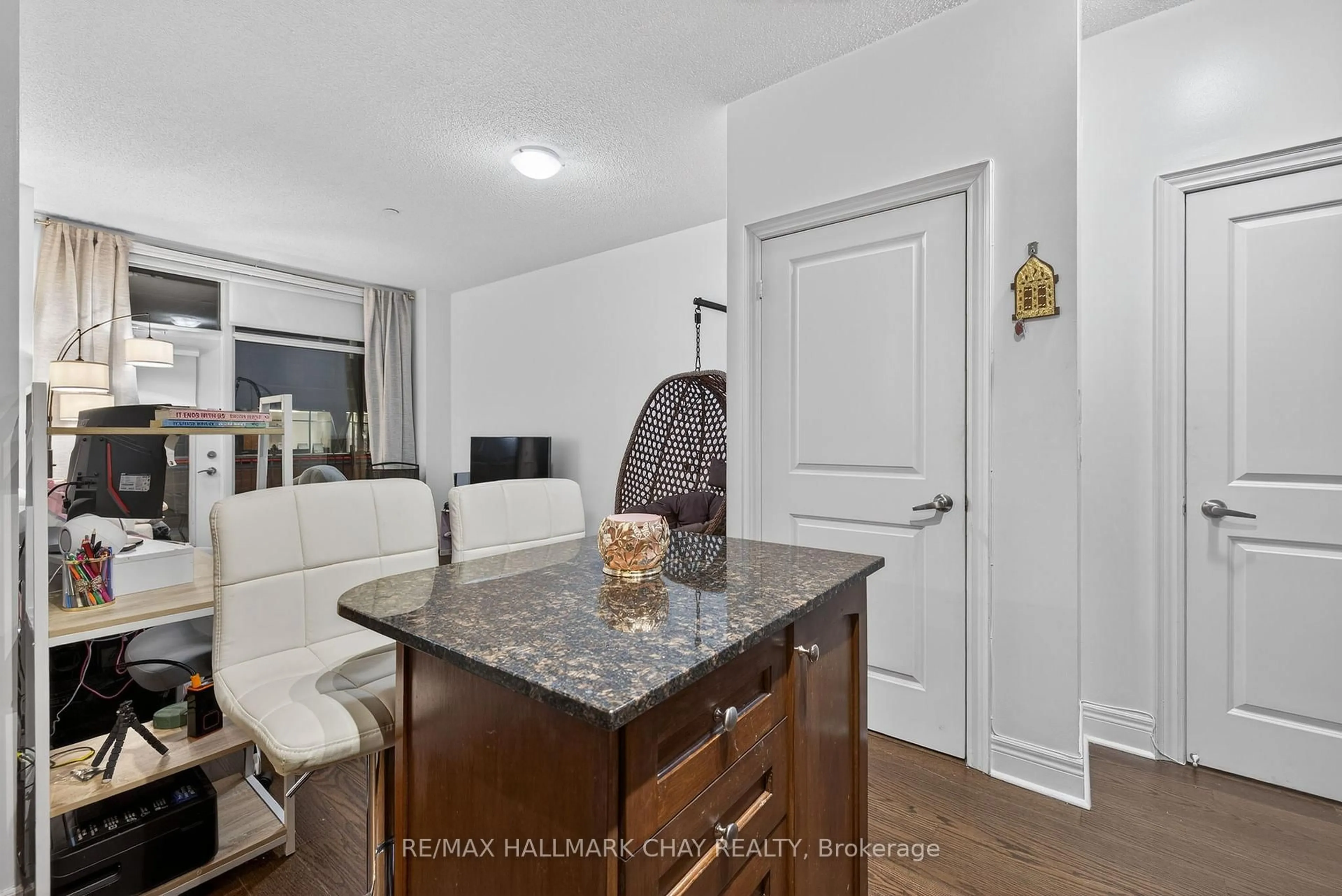 Unknown for 701 Sheppard Ave #108, Toronto Ontario M3H 2S7
