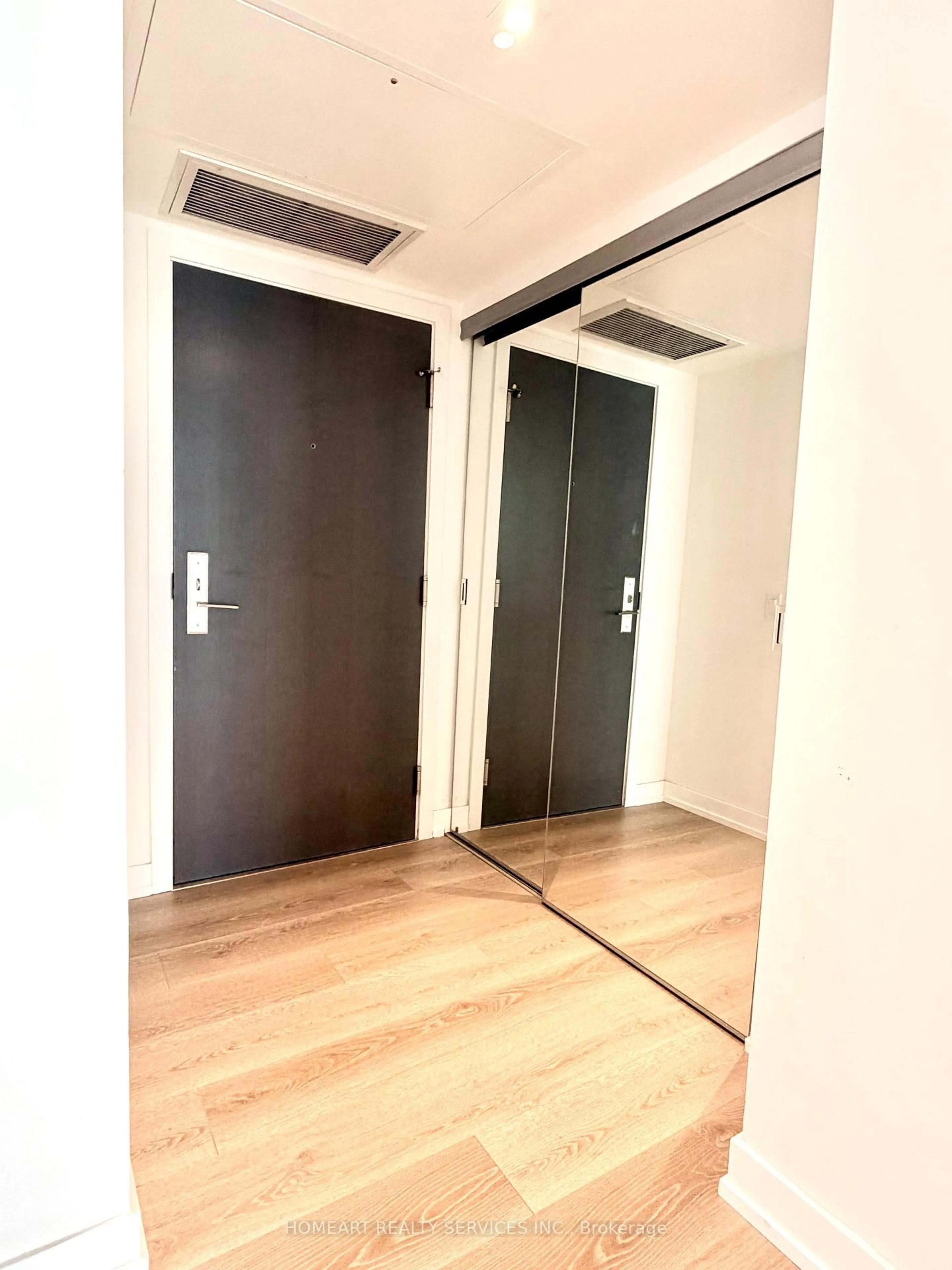 Indoor foyer for 188 Cumberland St #602, Toronto Ontario M5R 0B6