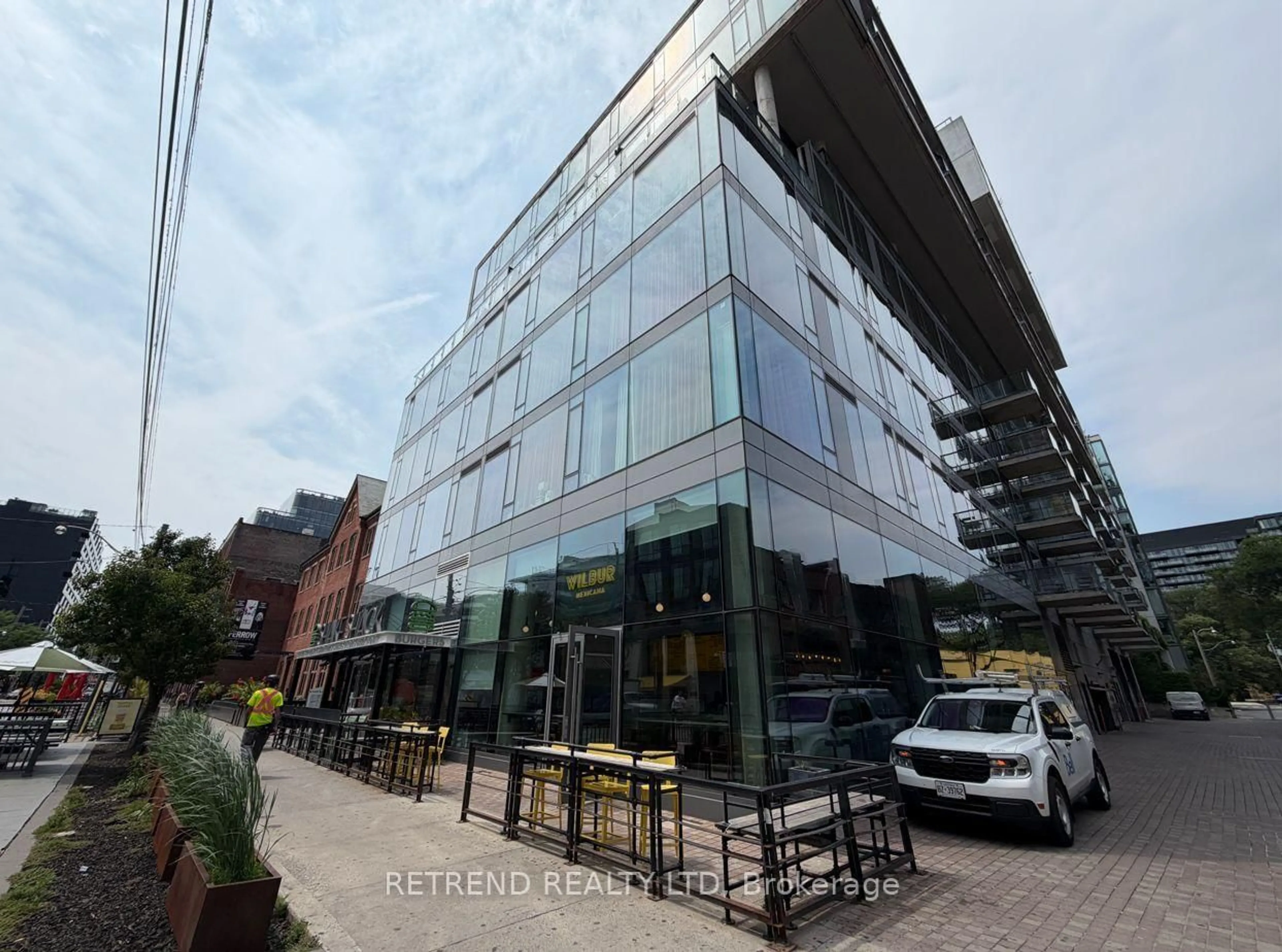 Patio, building for 560 King St #610, Toronto Ontario M5V 1M3