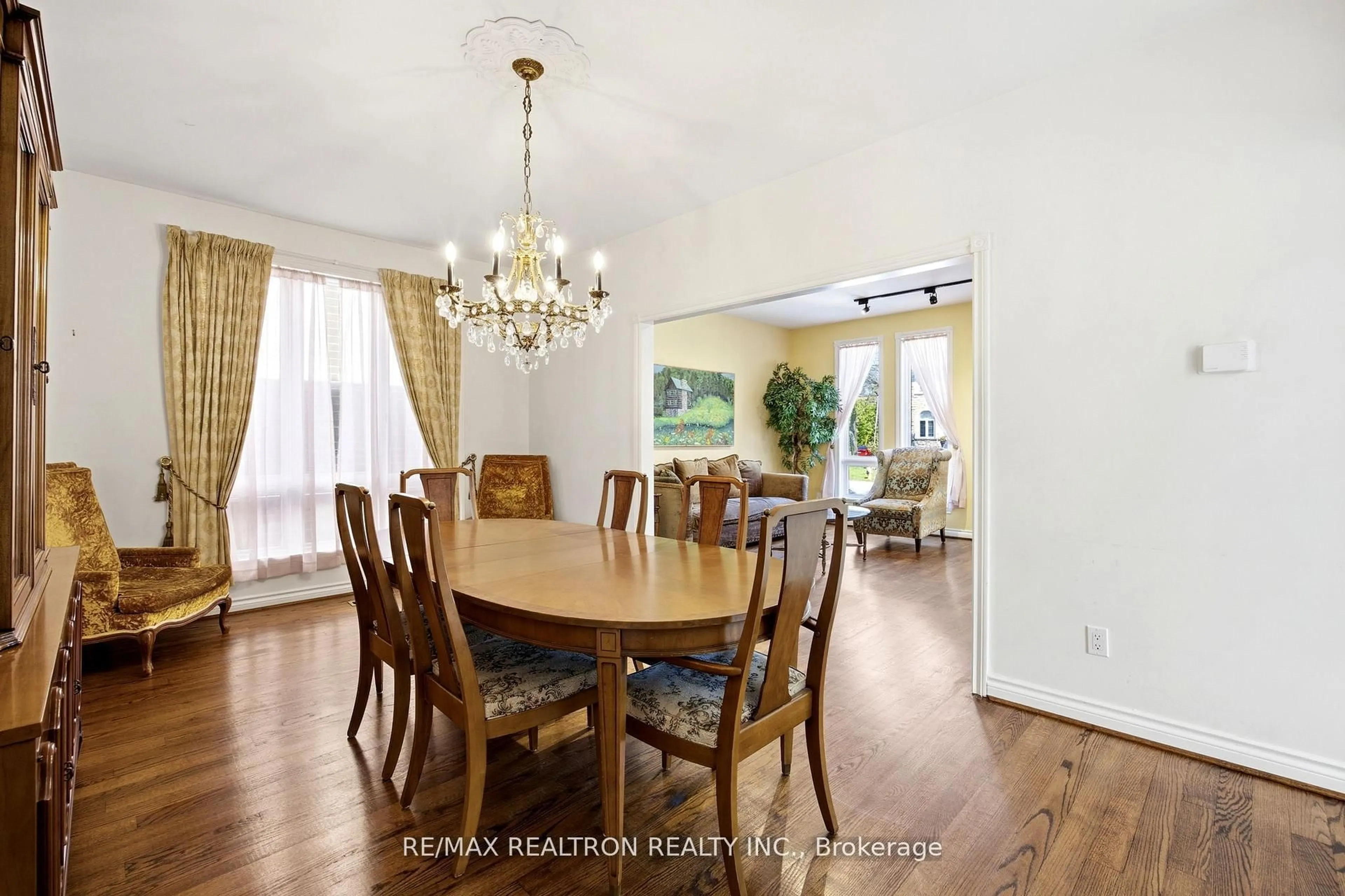 Dining room, wood/laminate floor for 623 Coldstream Ave, Toronto Ontario M6B 2L1