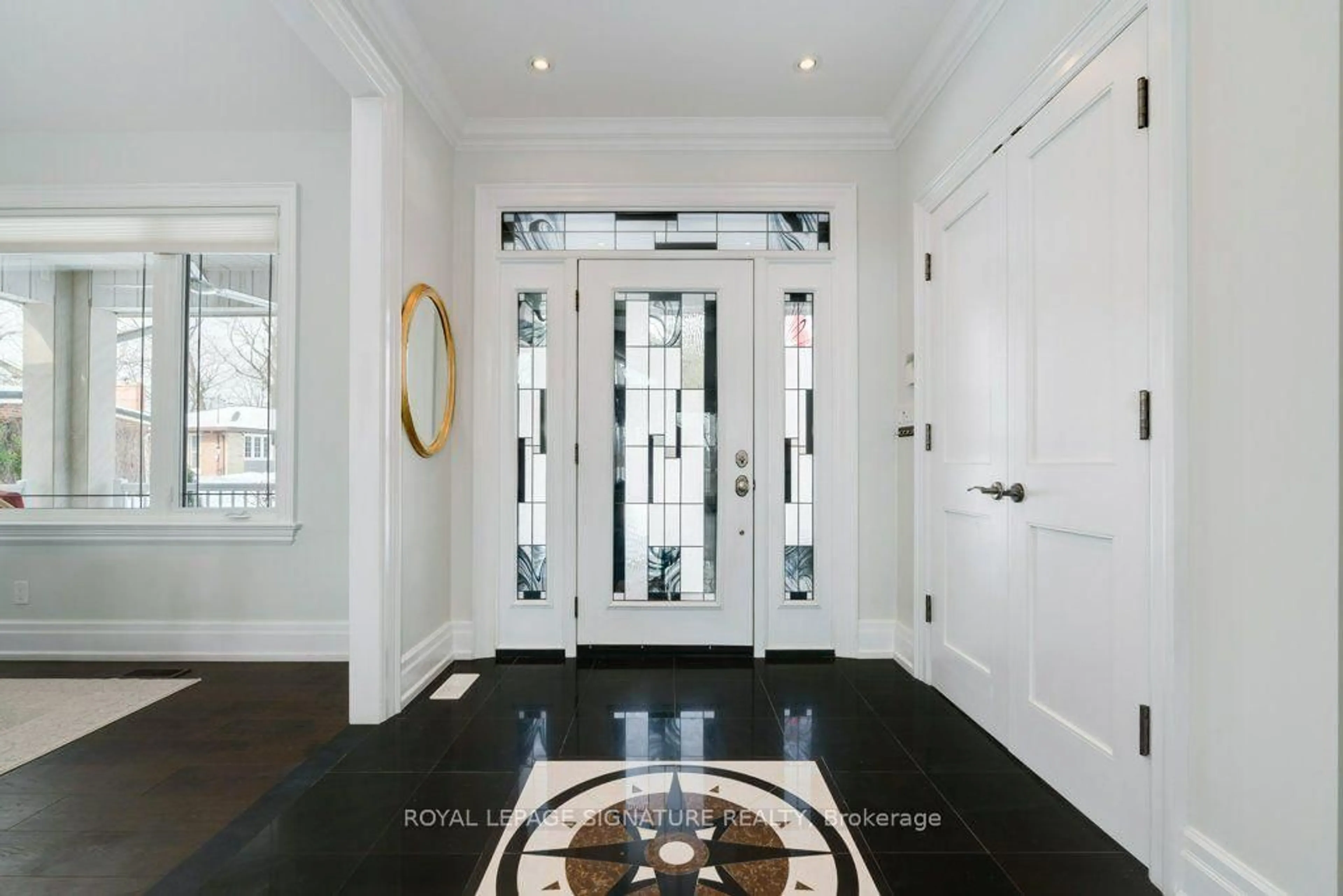 Indoor entryway for 15 Sulkara Crt, Toronto Ontario M4A 2G8