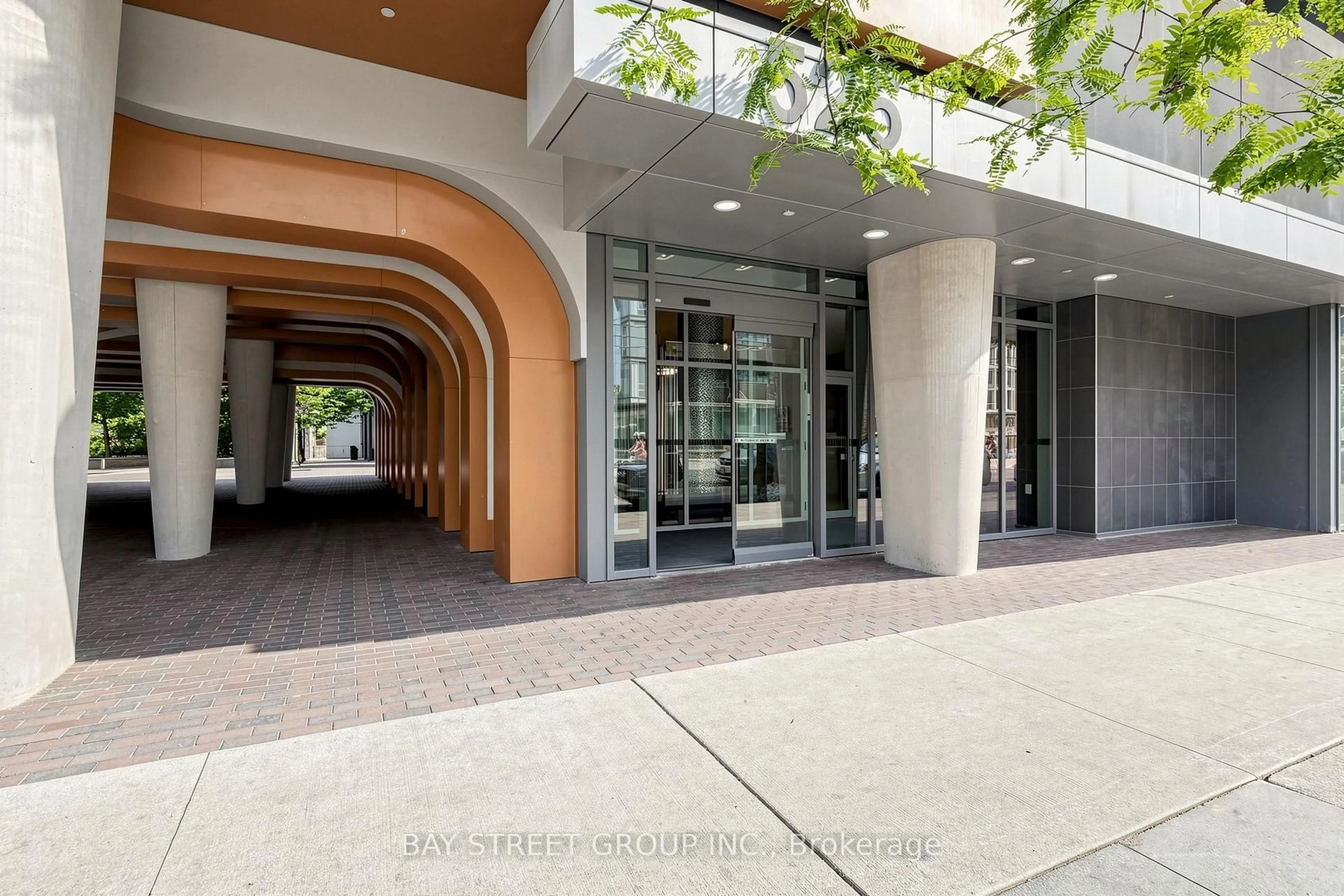 Indoor foyer for 525 Adelaide St #1118, Toronto Ontario M5V 1M7