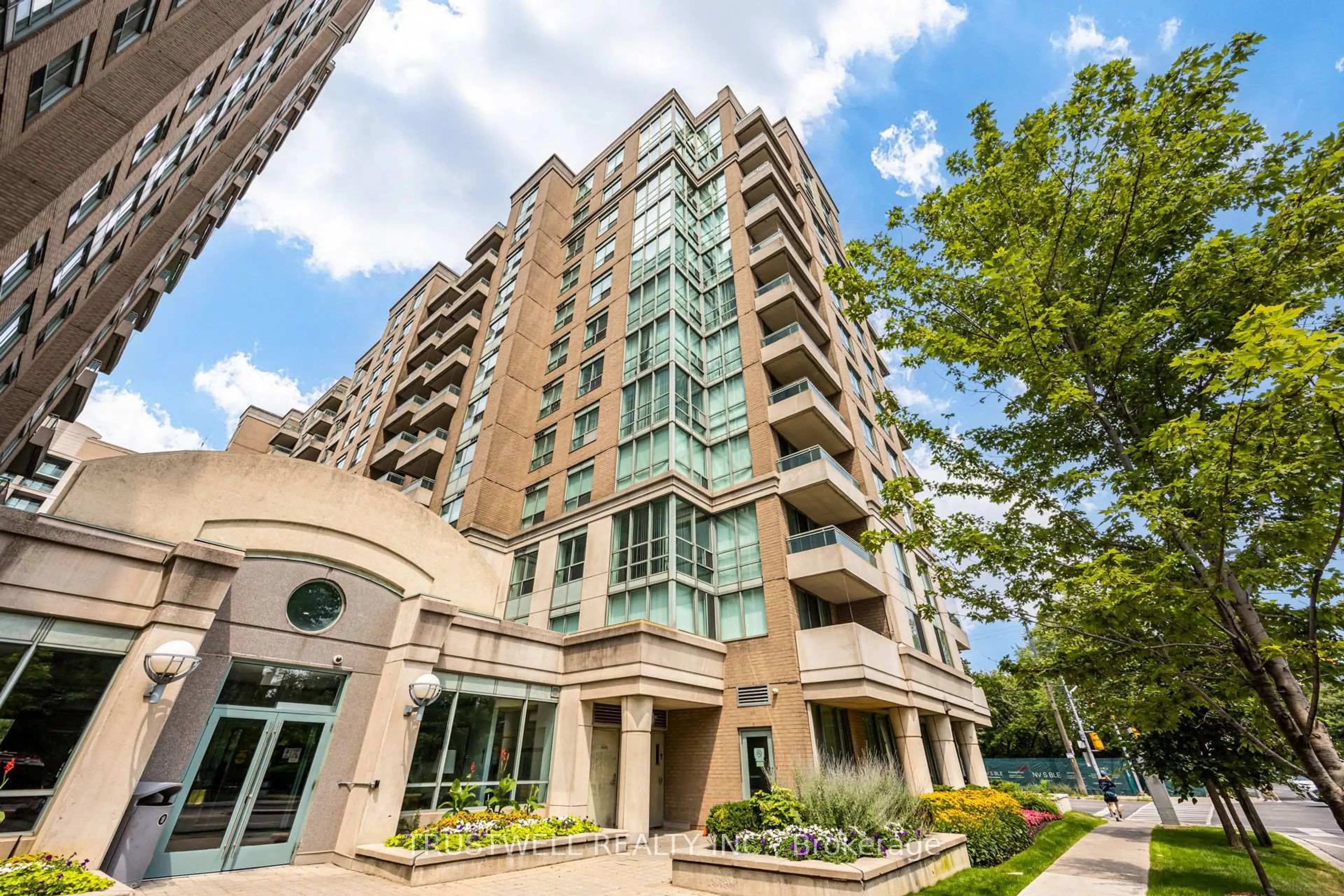 Indoor foyer for 39 Pemberton Ave #401, Toronto Ontario M2M 4L6