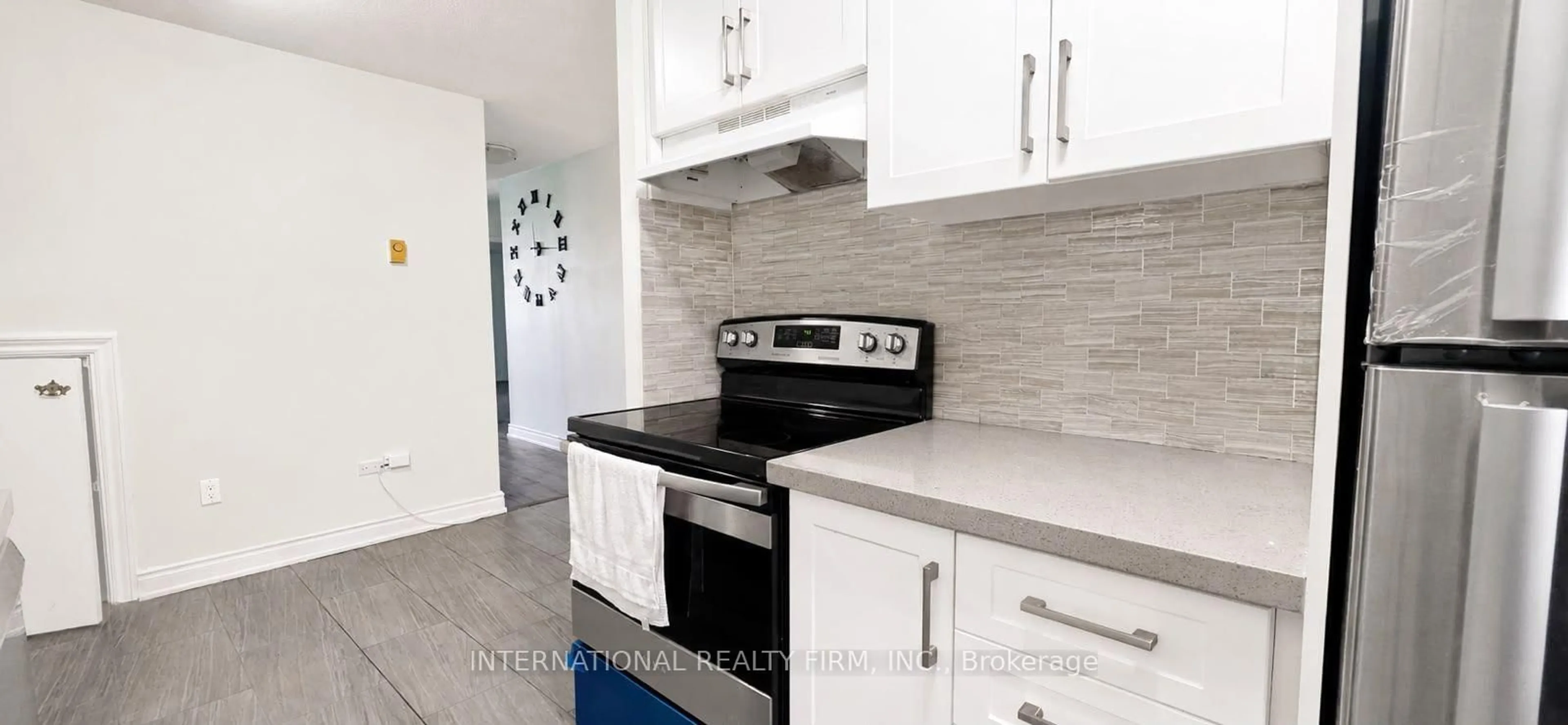 Standard kitchen, unknown for 40 Sunny Glwy #308, Toronto Ontario M3C 2Z2