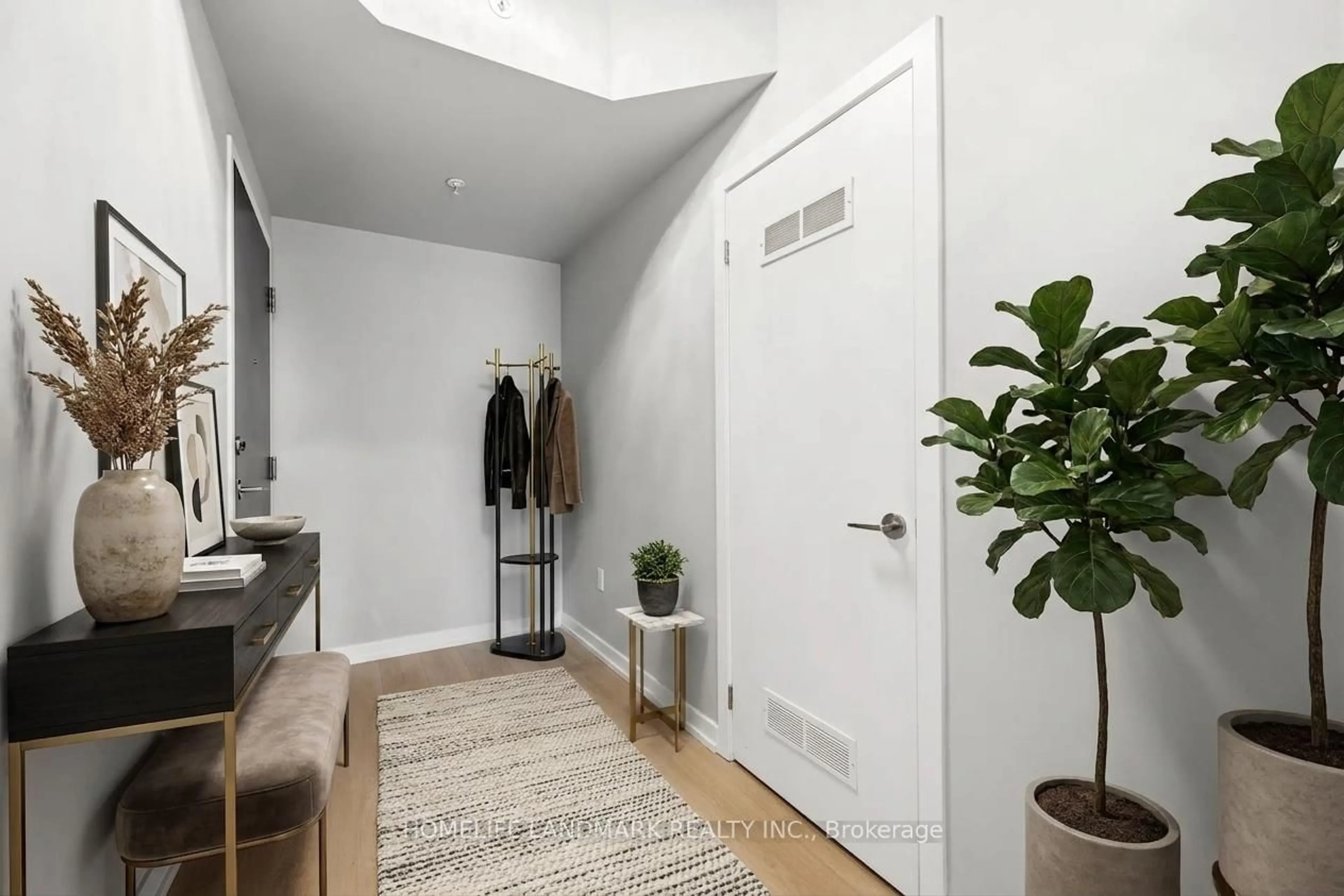 Indoor entryway for 3237 Bayview Ave #307, Toronto Ontario M2K 0G1