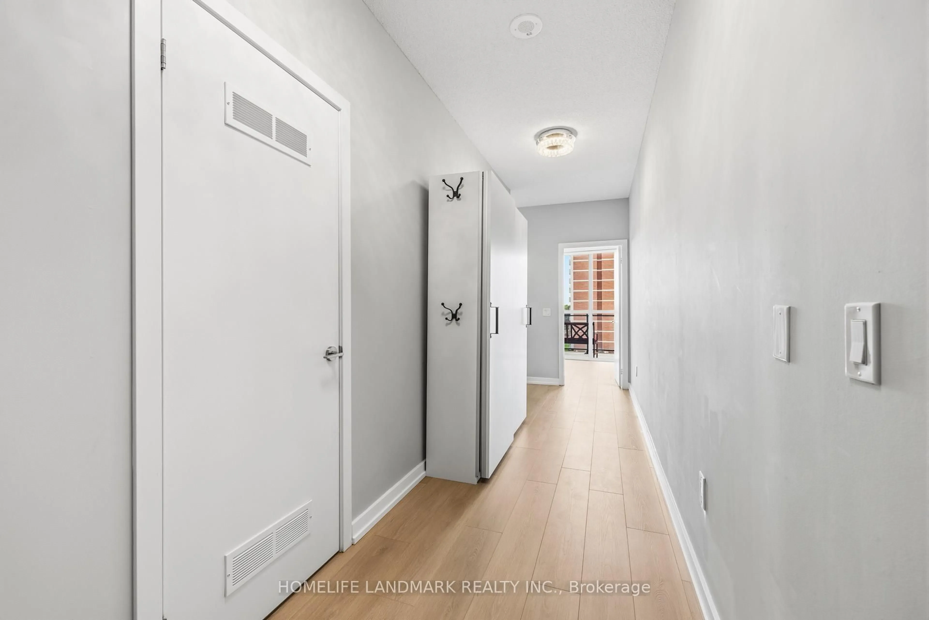 Indoor entryway for 3237 Bayview Ave #307, Toronto Ontario M2K 0G1