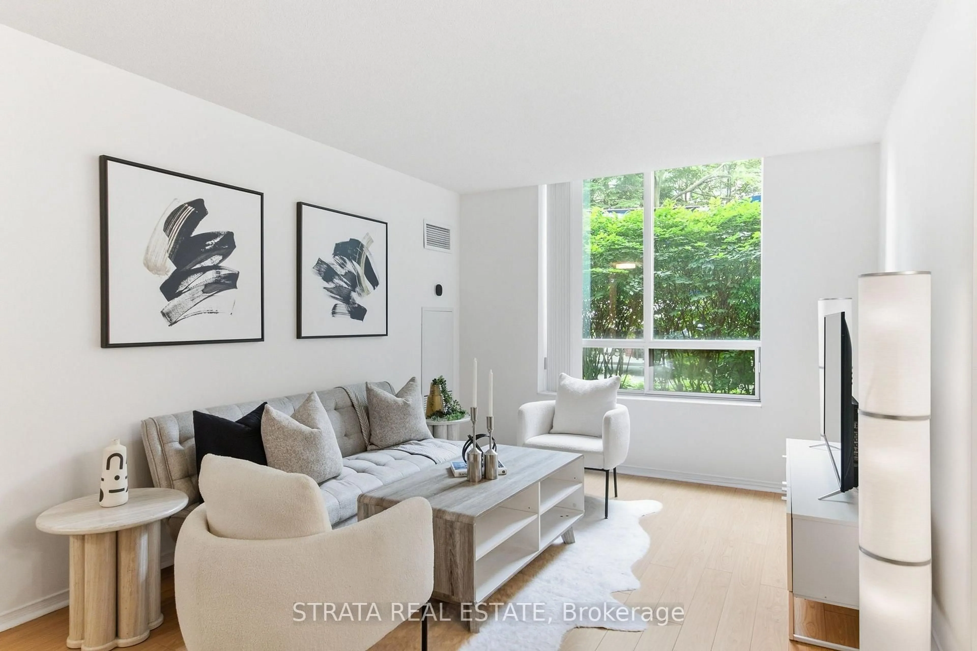 Living room with furniture, unknown for 29 Pemberton Ave #105, Toronto Ontario M2M 4L5