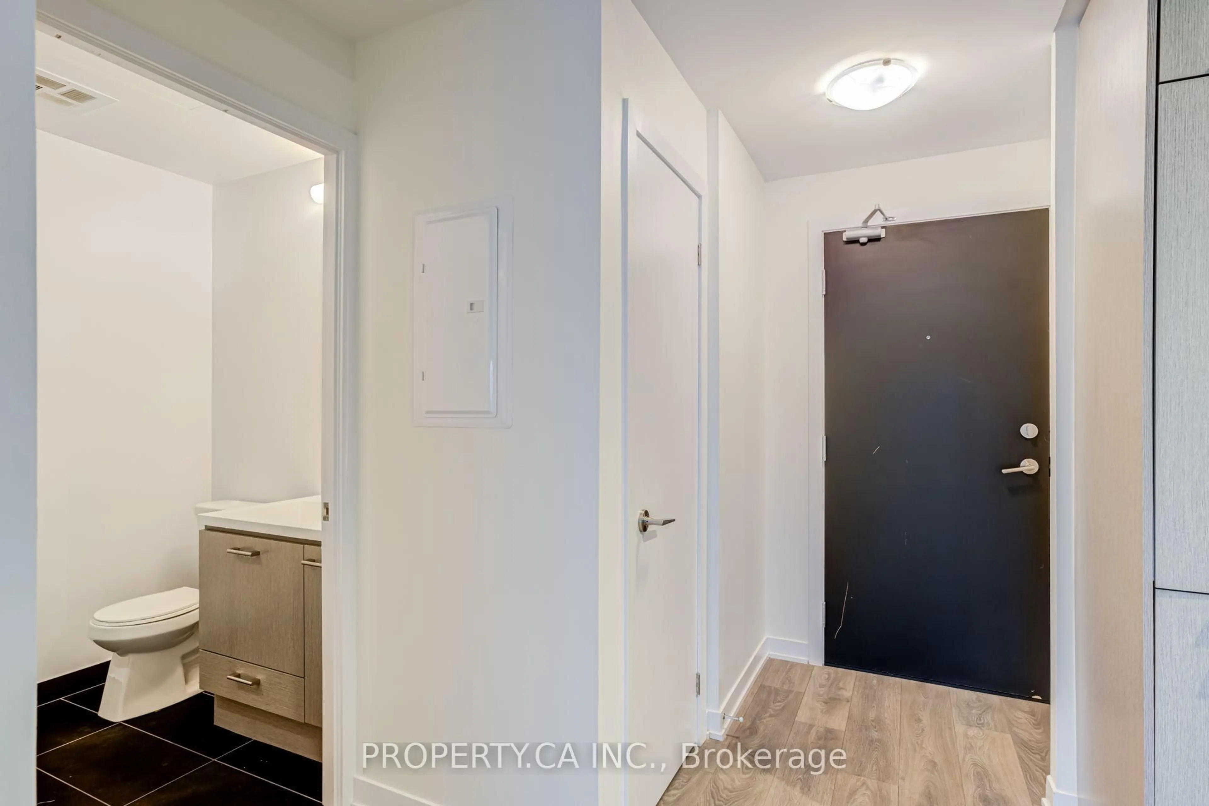 Indoor entryway for 87 Peter St #3715, Toronto Ontario M5V 2G4