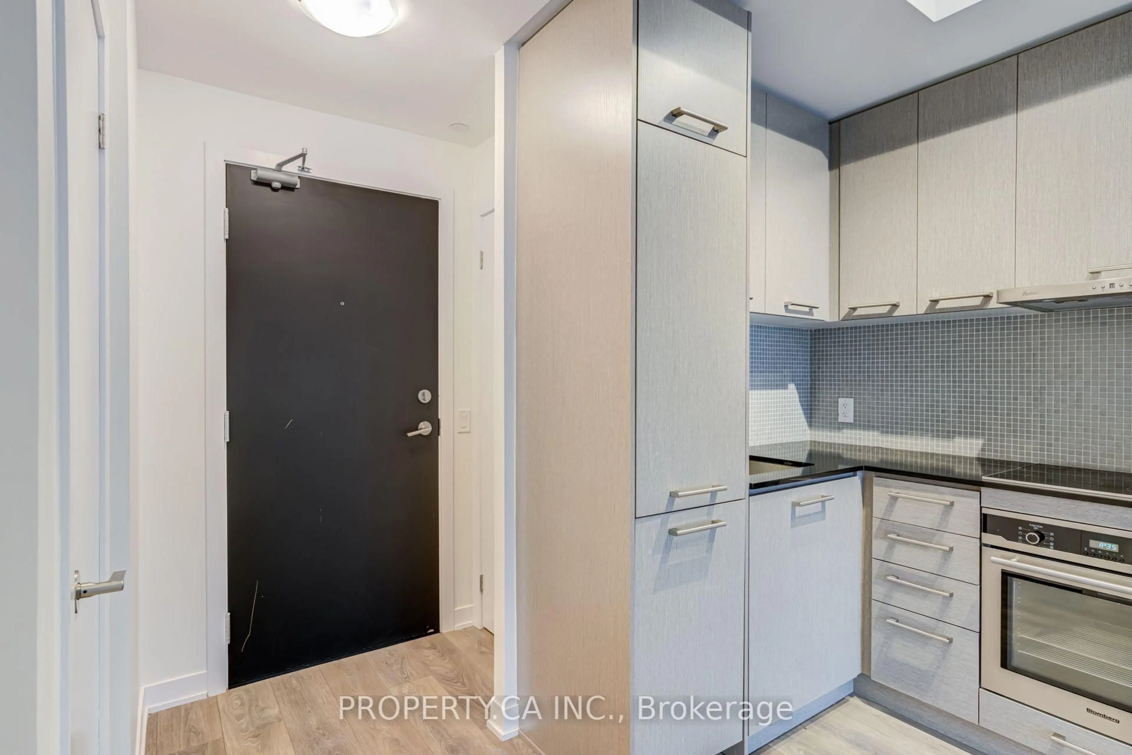 Standard kitchen, unknown for 87 Peter St #3715, Toronto Ontario M5V 2G4