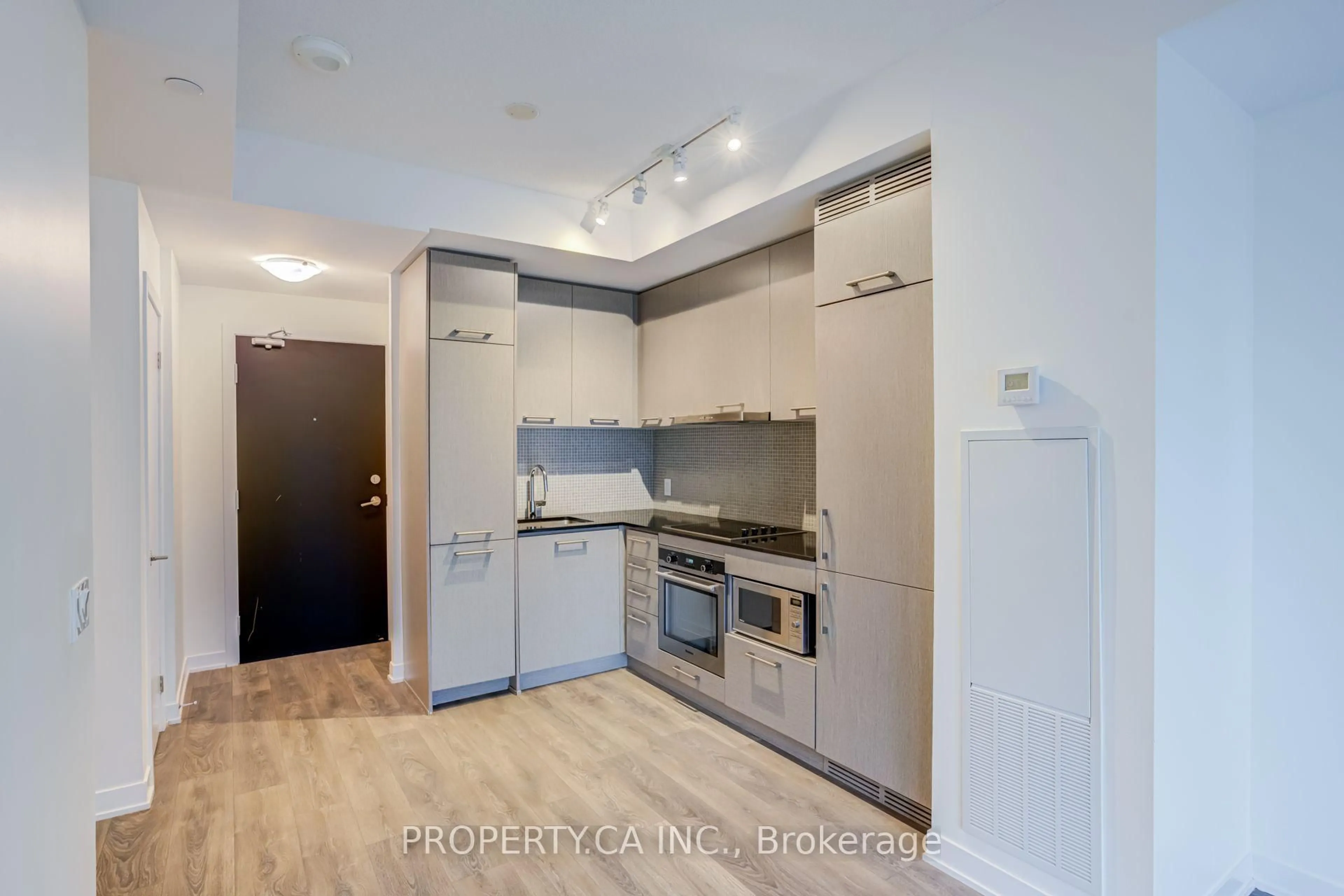 Standard kitchen, unknown for 87 Peter St #3715, Toronto Ontario M5V 2G4
