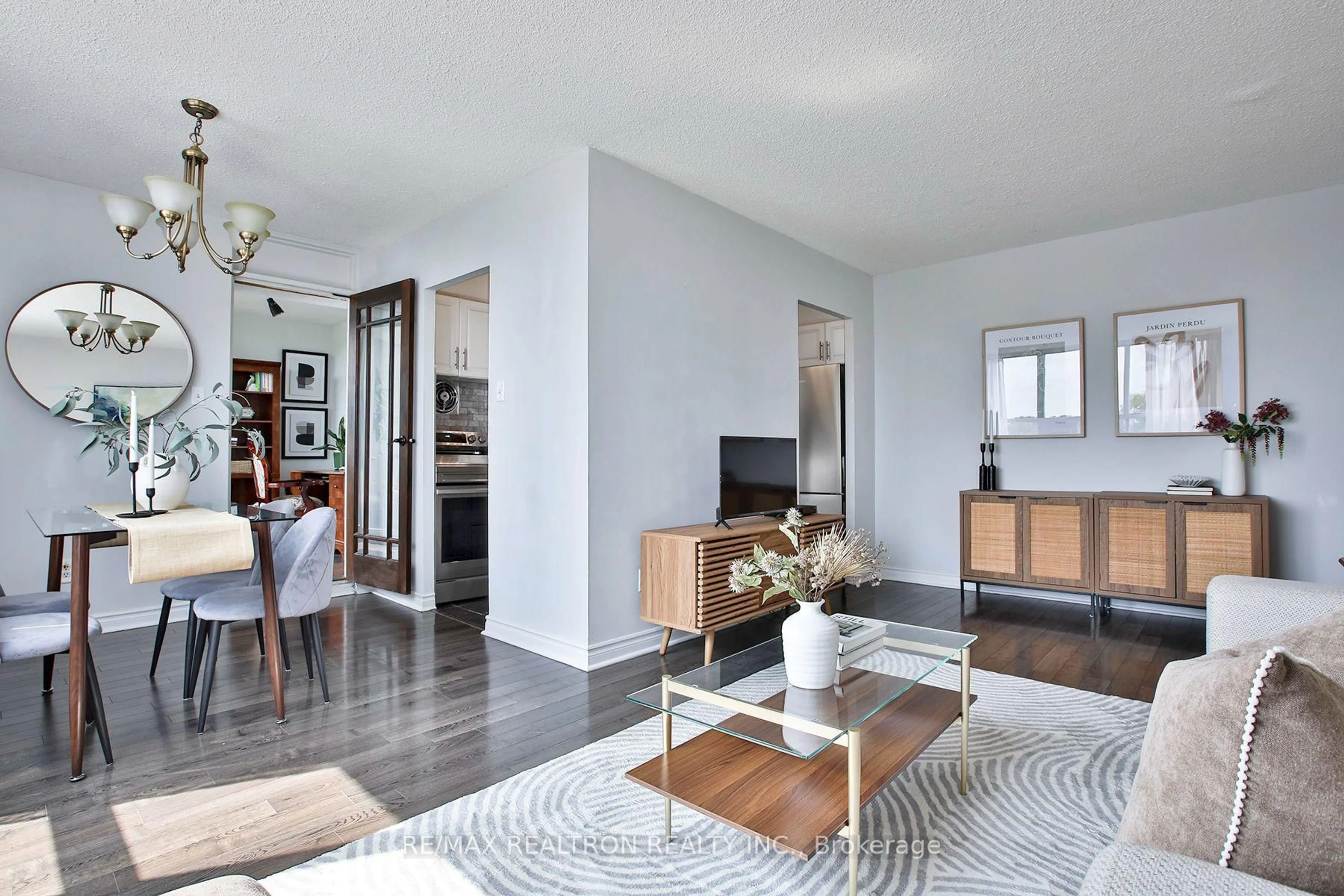 Living room with furniture, wood/laminate floor for 5 Parkway Forest Dr #711, Toronto Ontario M2J 1L2