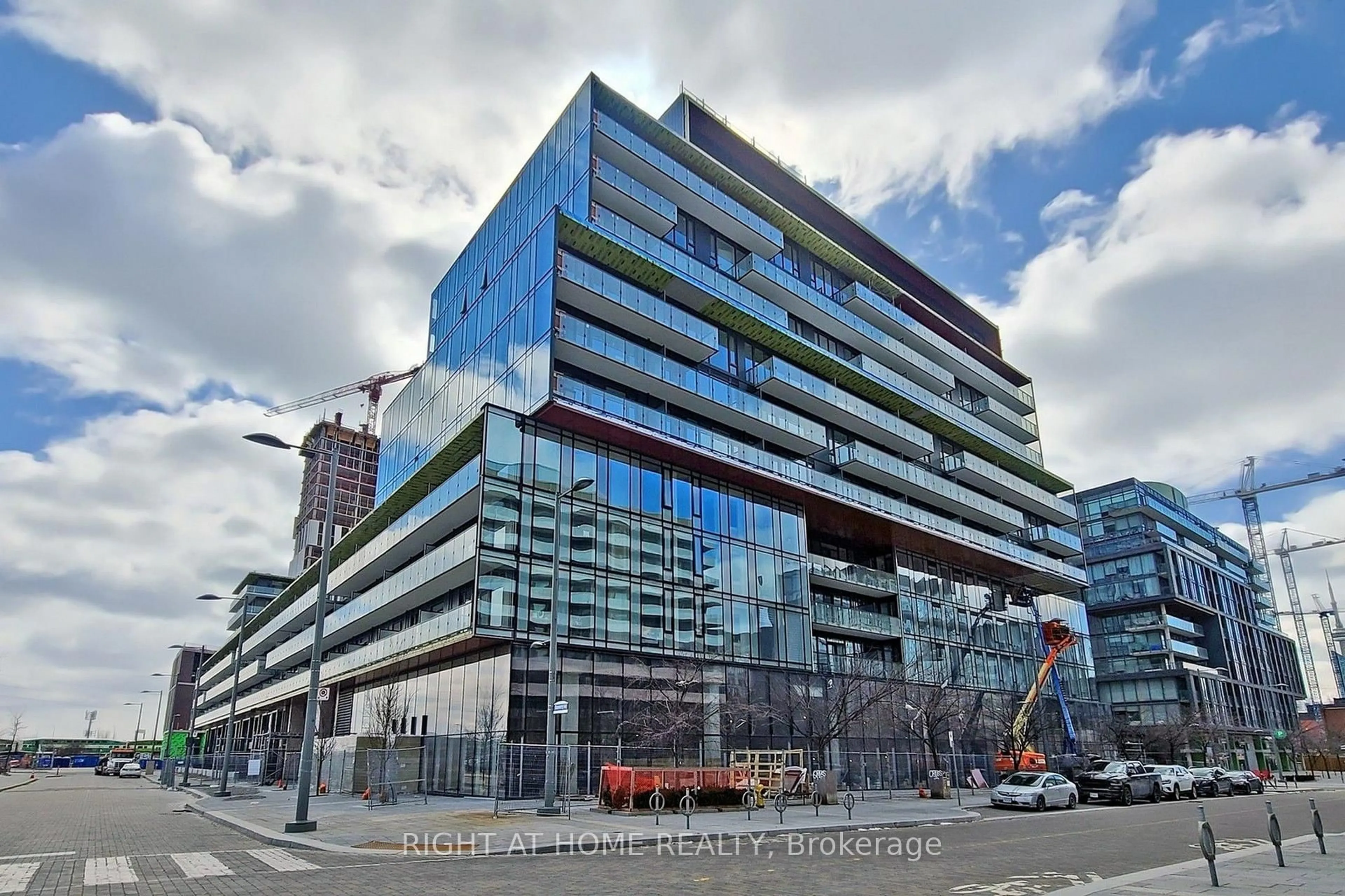 Indoor foyer for 180 Mills St #S546, Toronto Ontario M5A 0V6