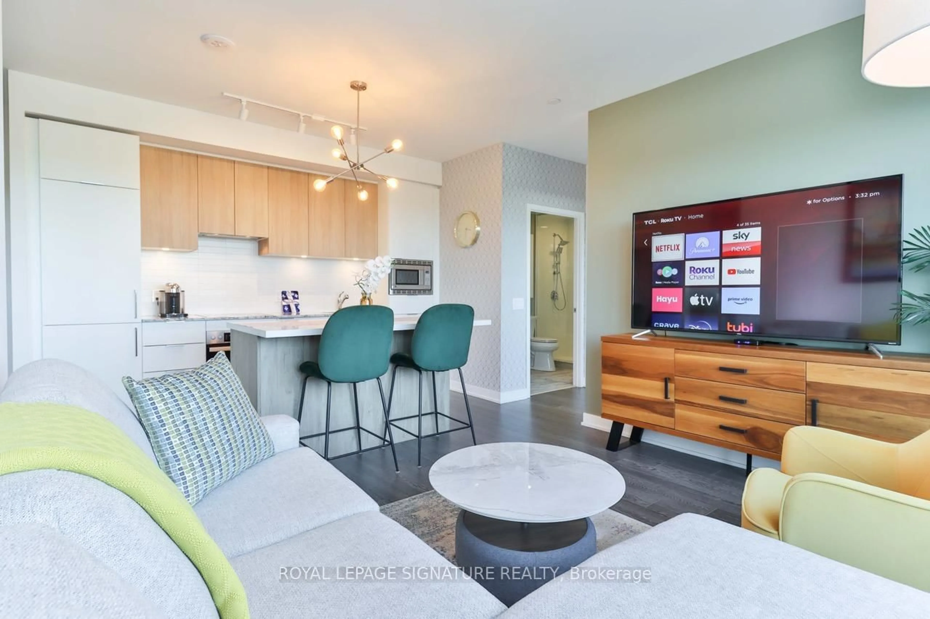 Living room with furniture, unknown for 20 O'Neill Rd #626, Toronto Ontario M3C 0R2