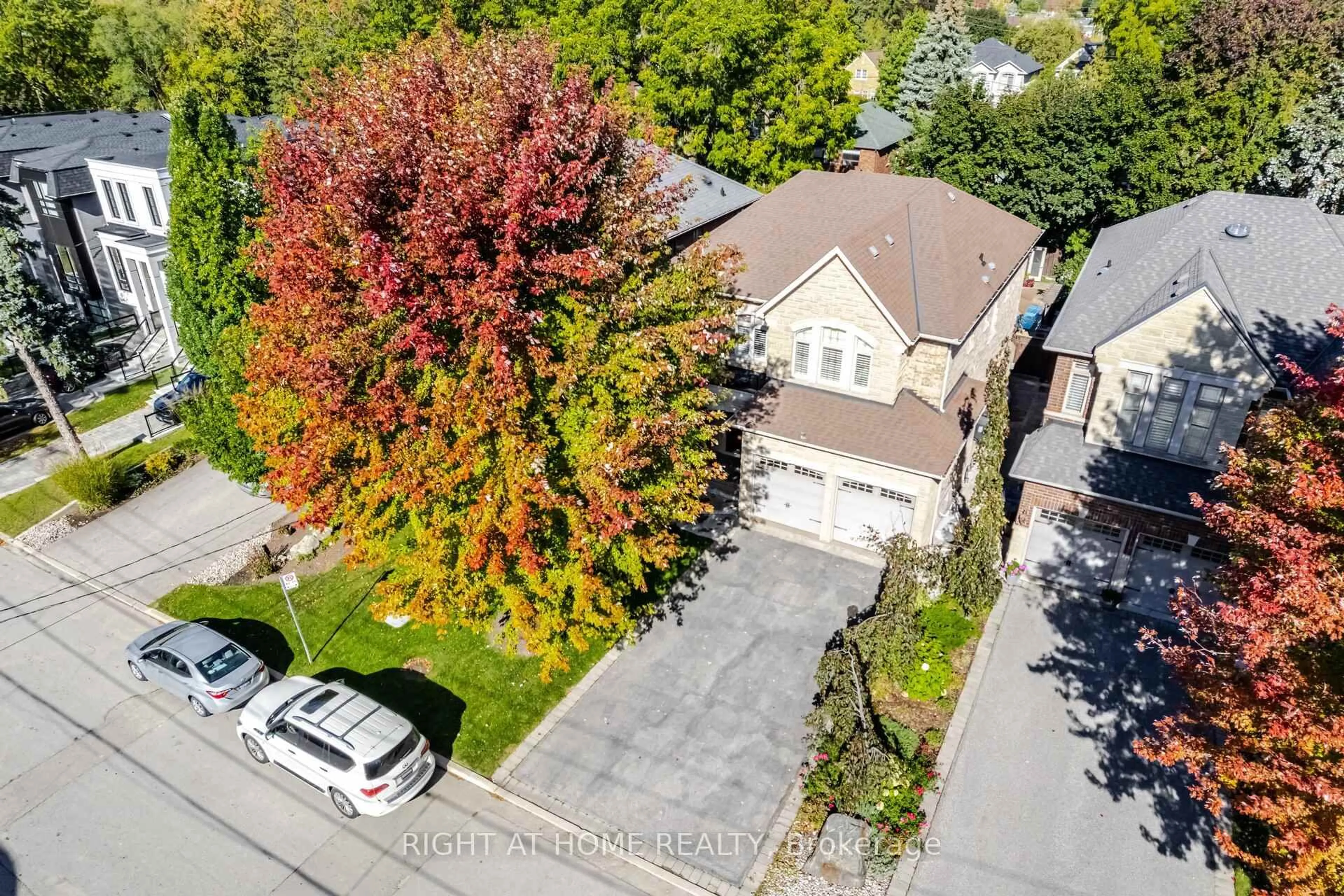 A pic from outside/outdoor area/front of a property/back of a property/a pic from drone, street for 58 Johnston Ave, Toronto Ontario M2N 1G8