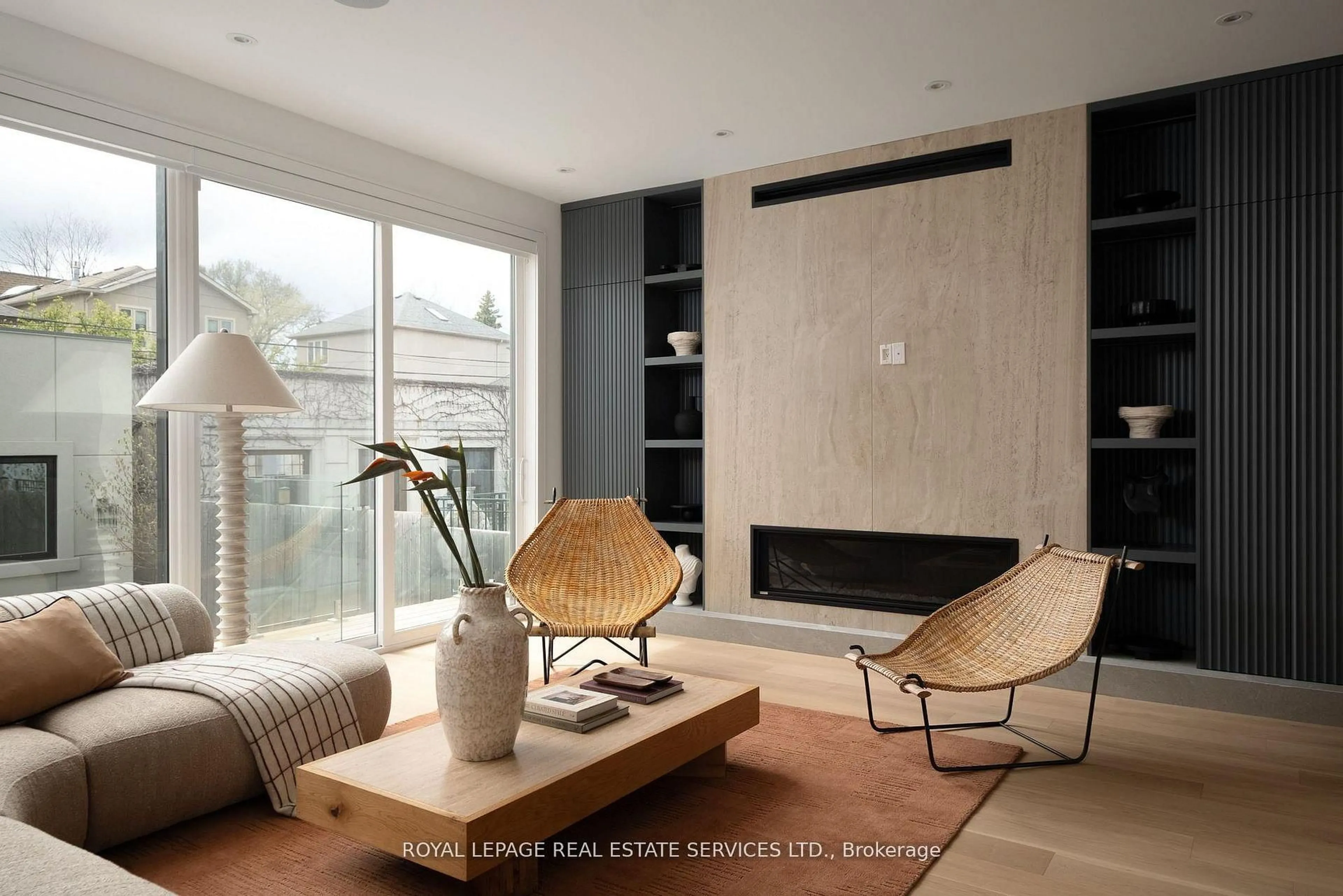Living room with furniture, unknown for 237 Bedford Park Ave, Toronto Ontario M5M 1J4