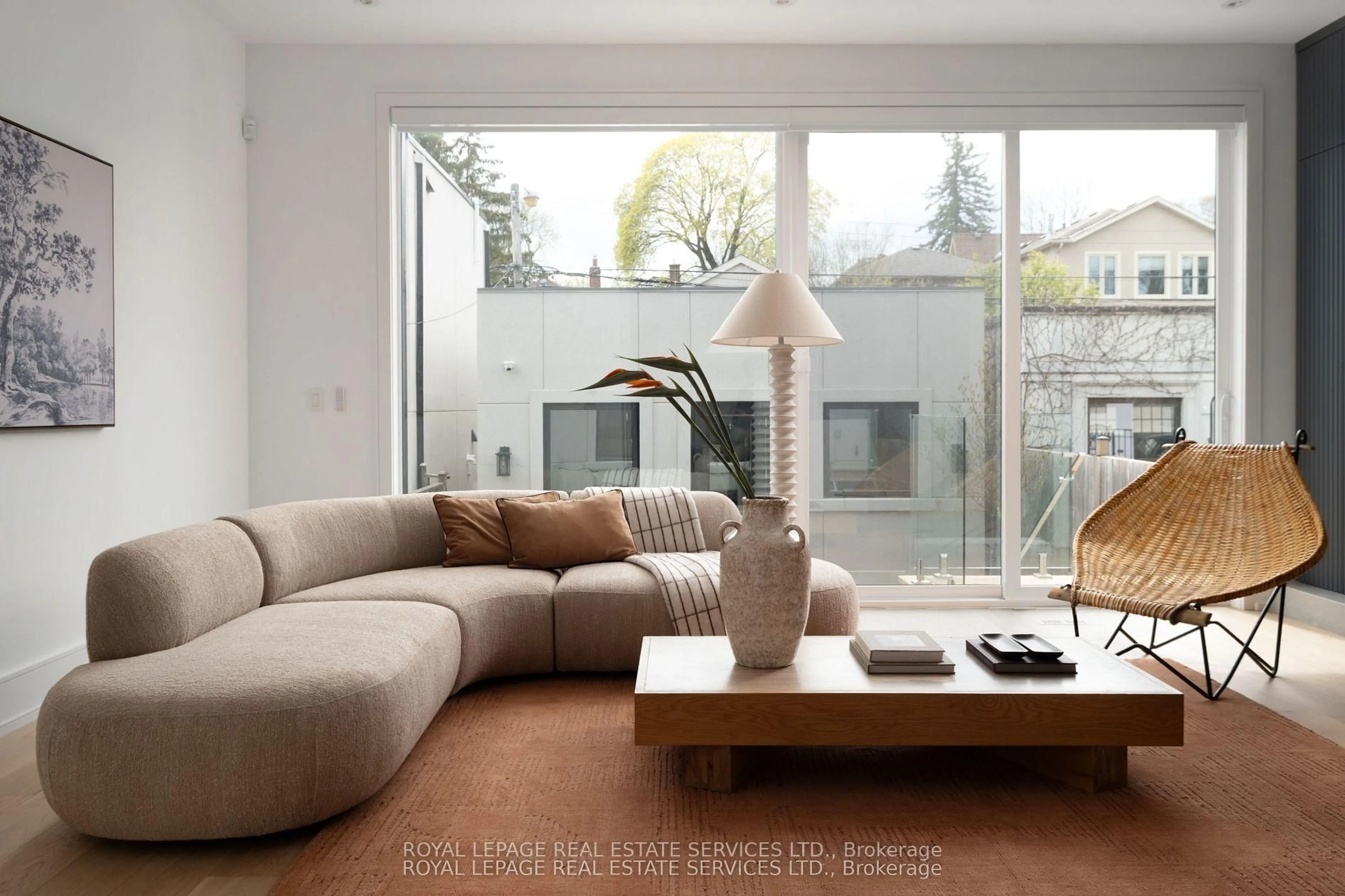 Living room with furniture, unknown for 237 Bedford Park Ave, Toronto Ontario M5M 1J4