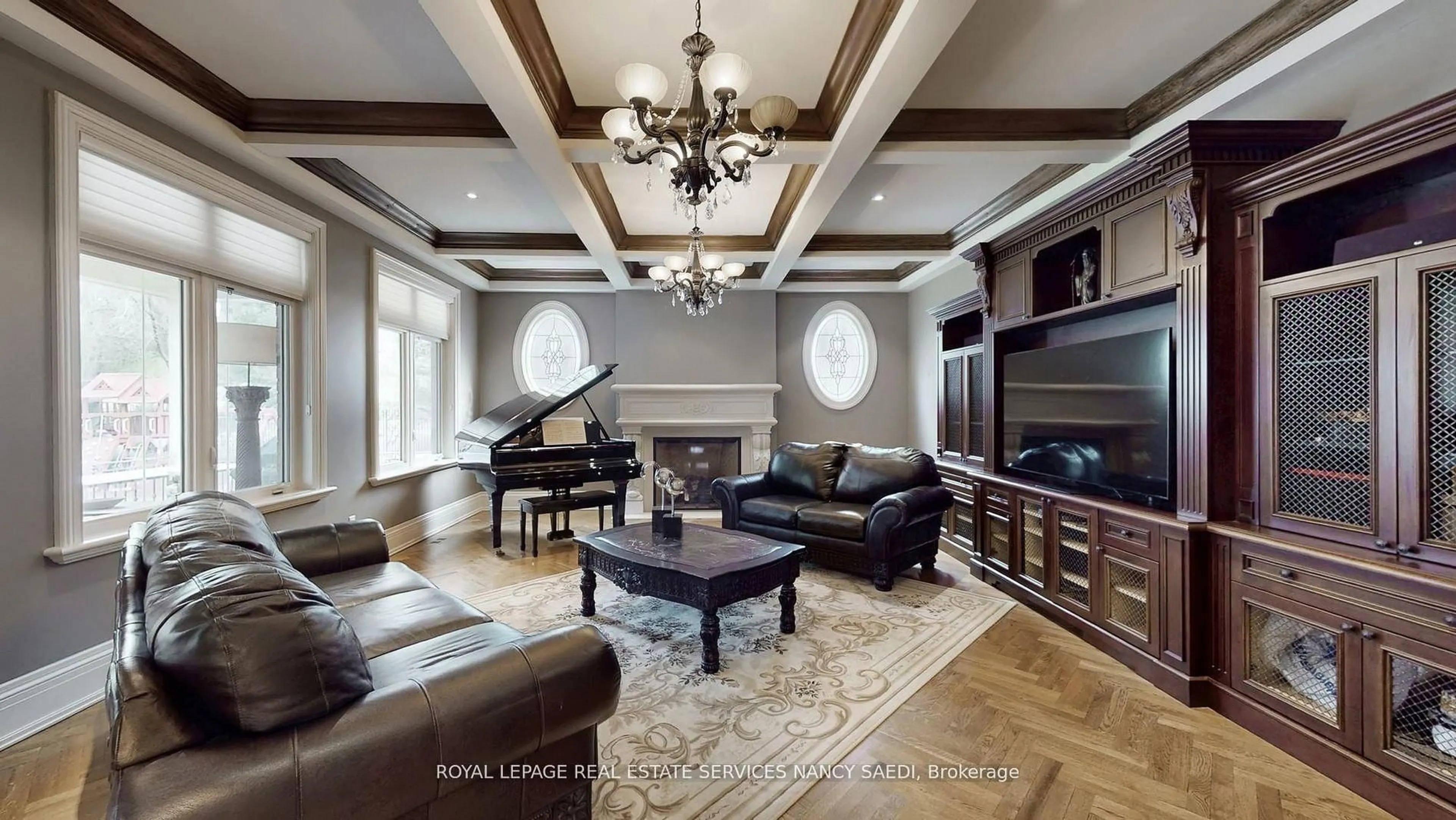Living room with furniture, unknown for 9 Fifeshire Rd, Toronto Ontario M2L 2G4