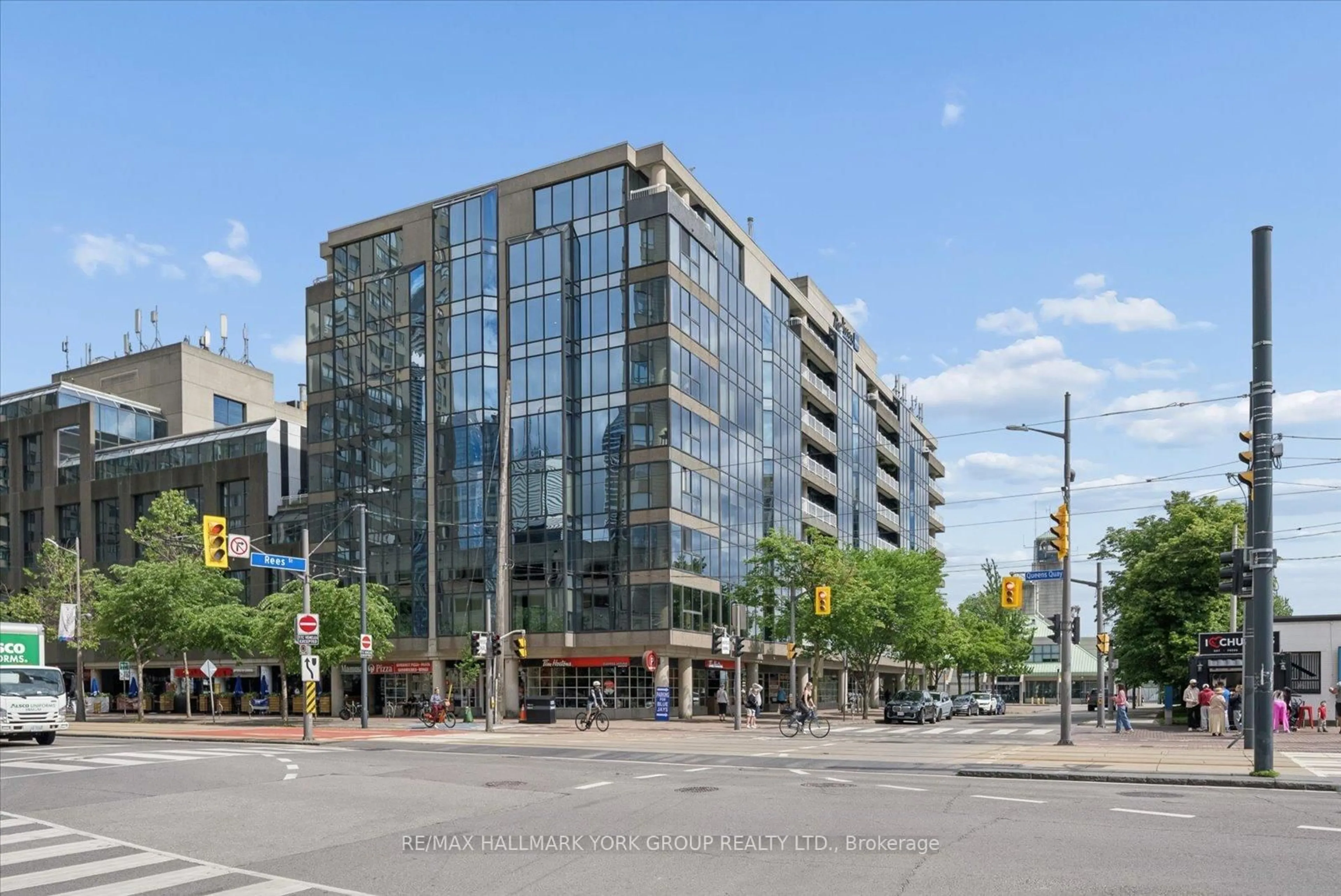 Patio, building for 251 Queens Quay #705, Toronto Ontario M5J 2N6