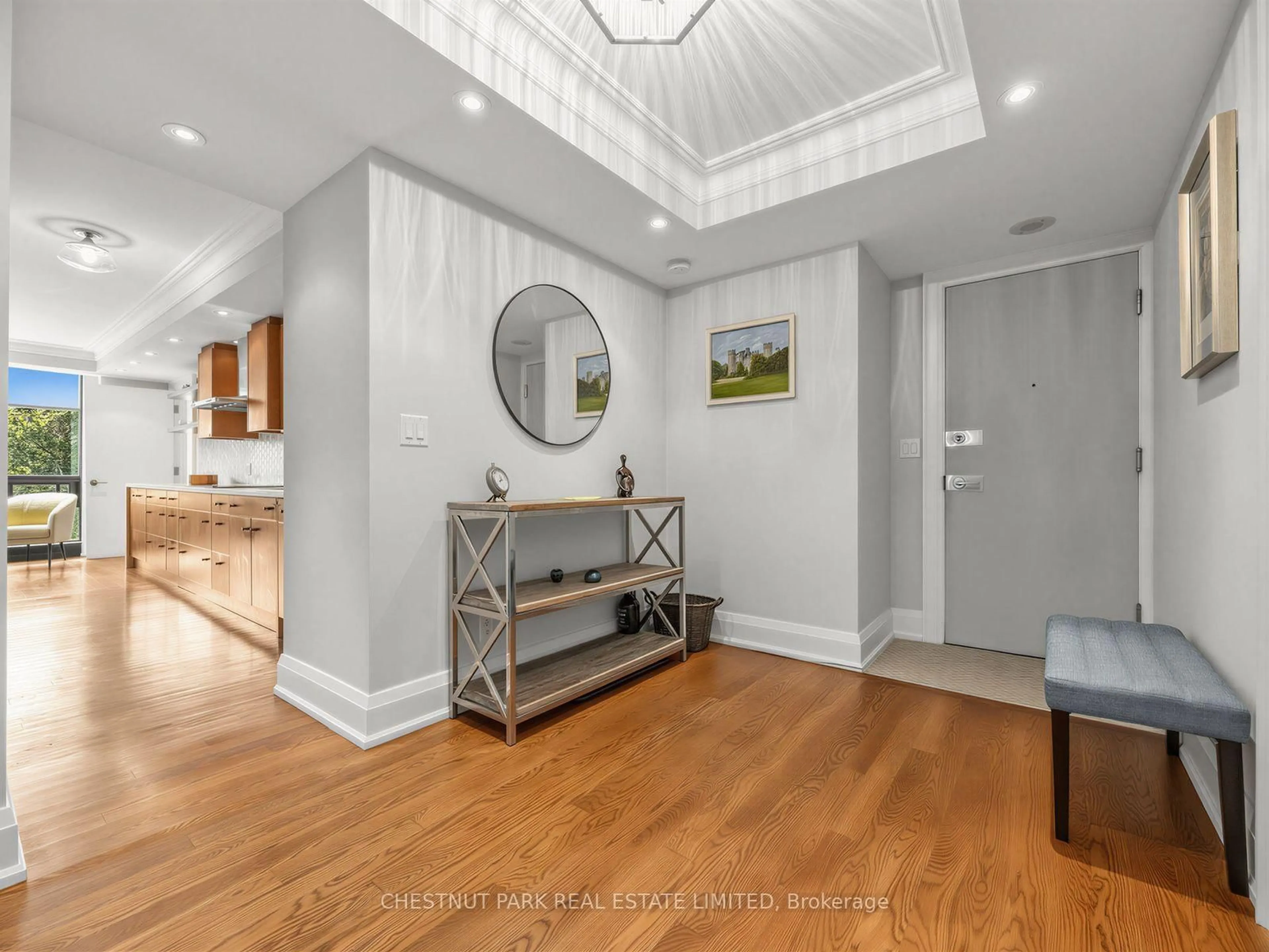 Indoor entryway for 625 Avenue Rd #304, Toronto Ontario M4V 2K7