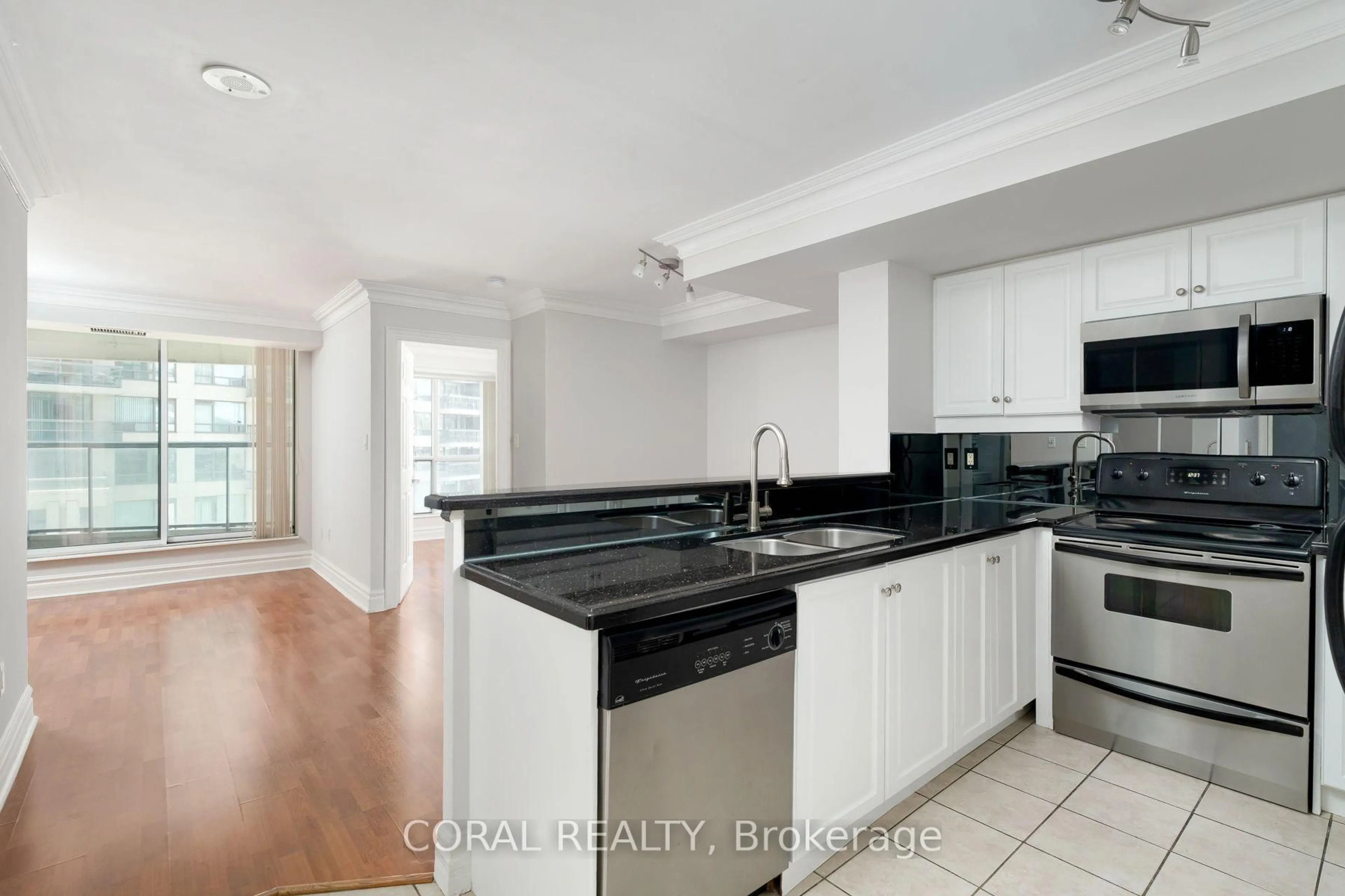 Open concept kitchen, ceramic/tile floor for 7 Lorraine Dr #509, Toronto Ontario M2N 7H2