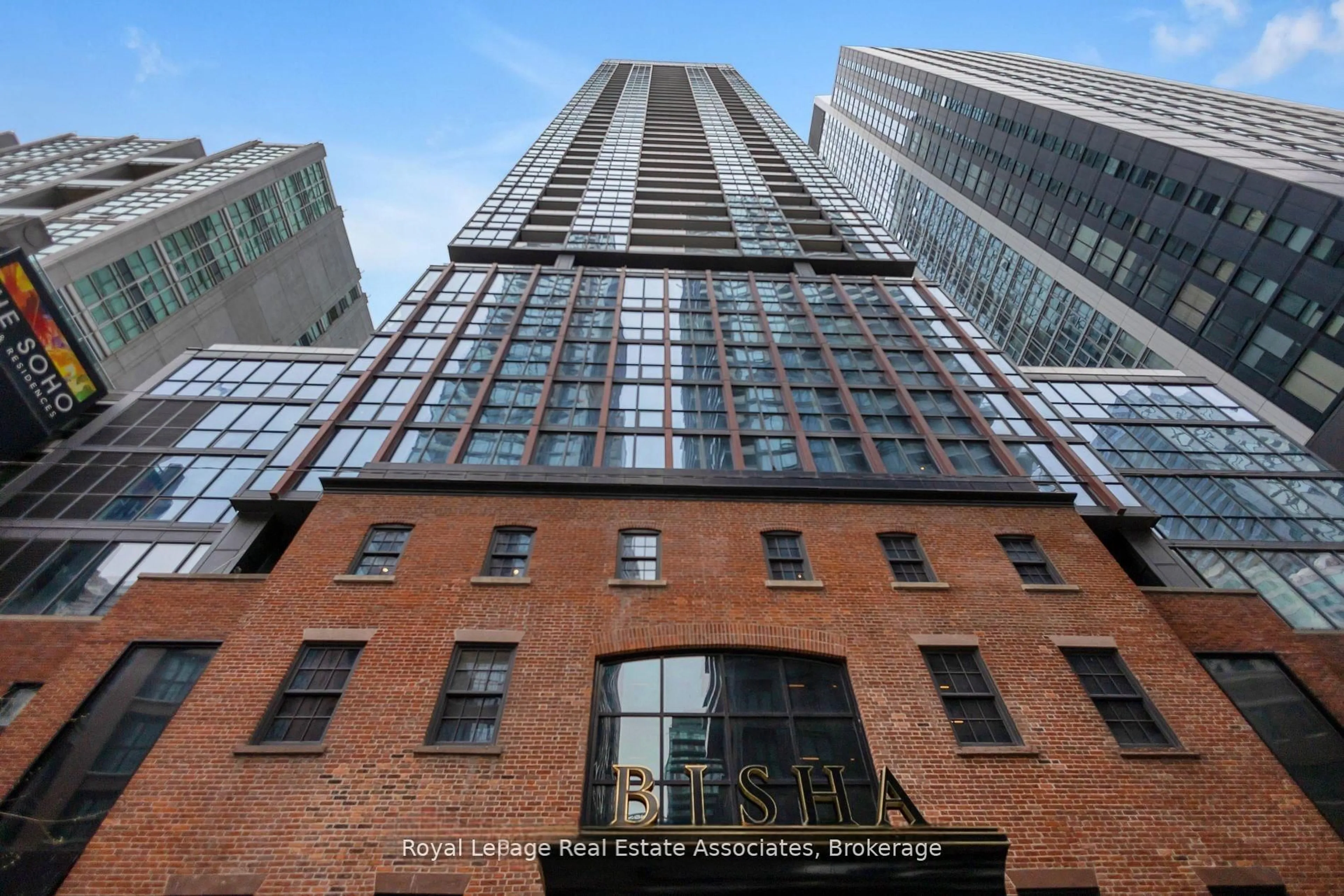 A pic from outside/outdoor area/front of a property/back of a property/a pic from drone, building for 88 Blue Jays Way #1604, Toronto Ontario M5V 0L7
