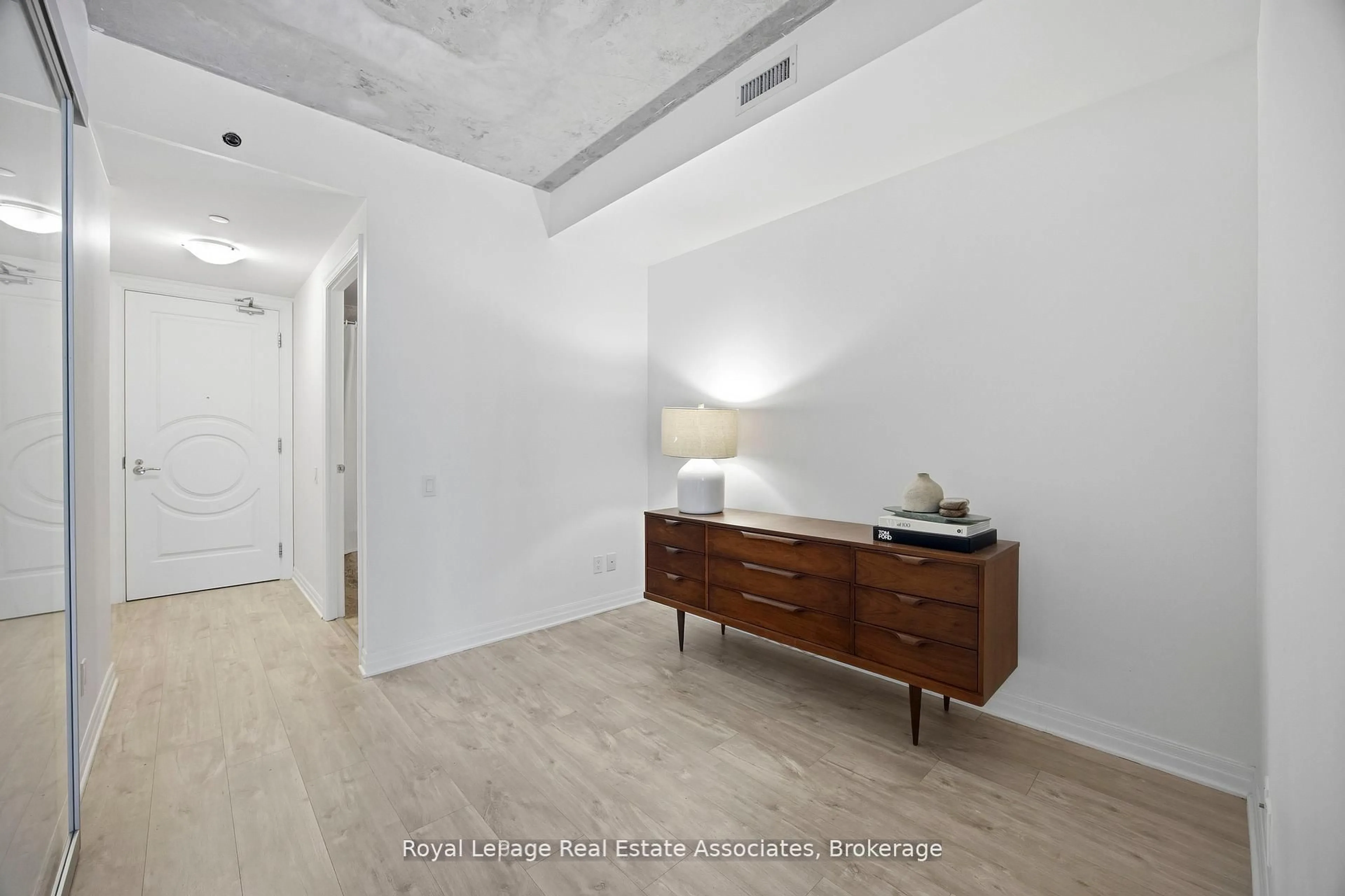 Unknown for 88 Blue Jays Way #1604, Toronto Ontario M5V 0L7