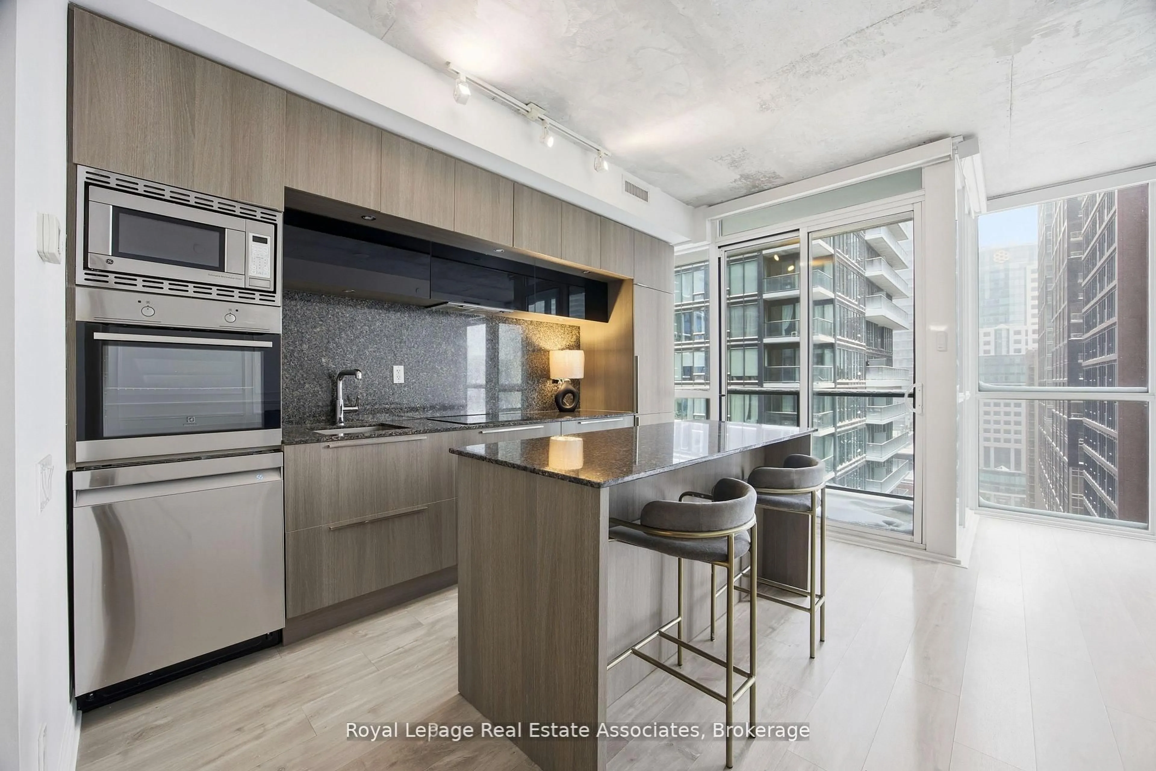 Open concept kitchen, unknown for 88 Blue Jays Way #1604, Toronto Ontario M5V 0L7