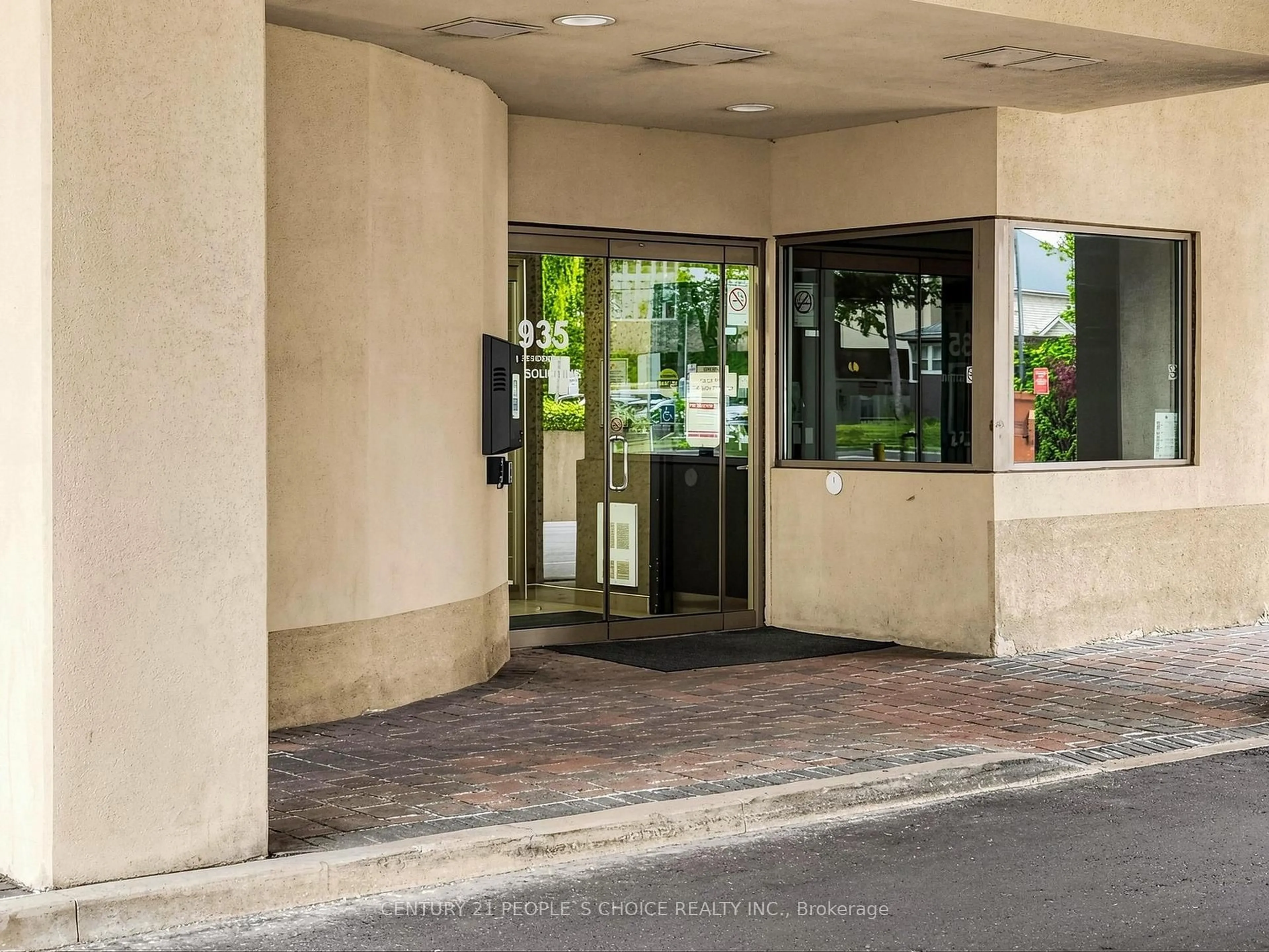 Indoor foyer for 935 Sheppard Ave #603, Toronto Ontario M3H 2T7