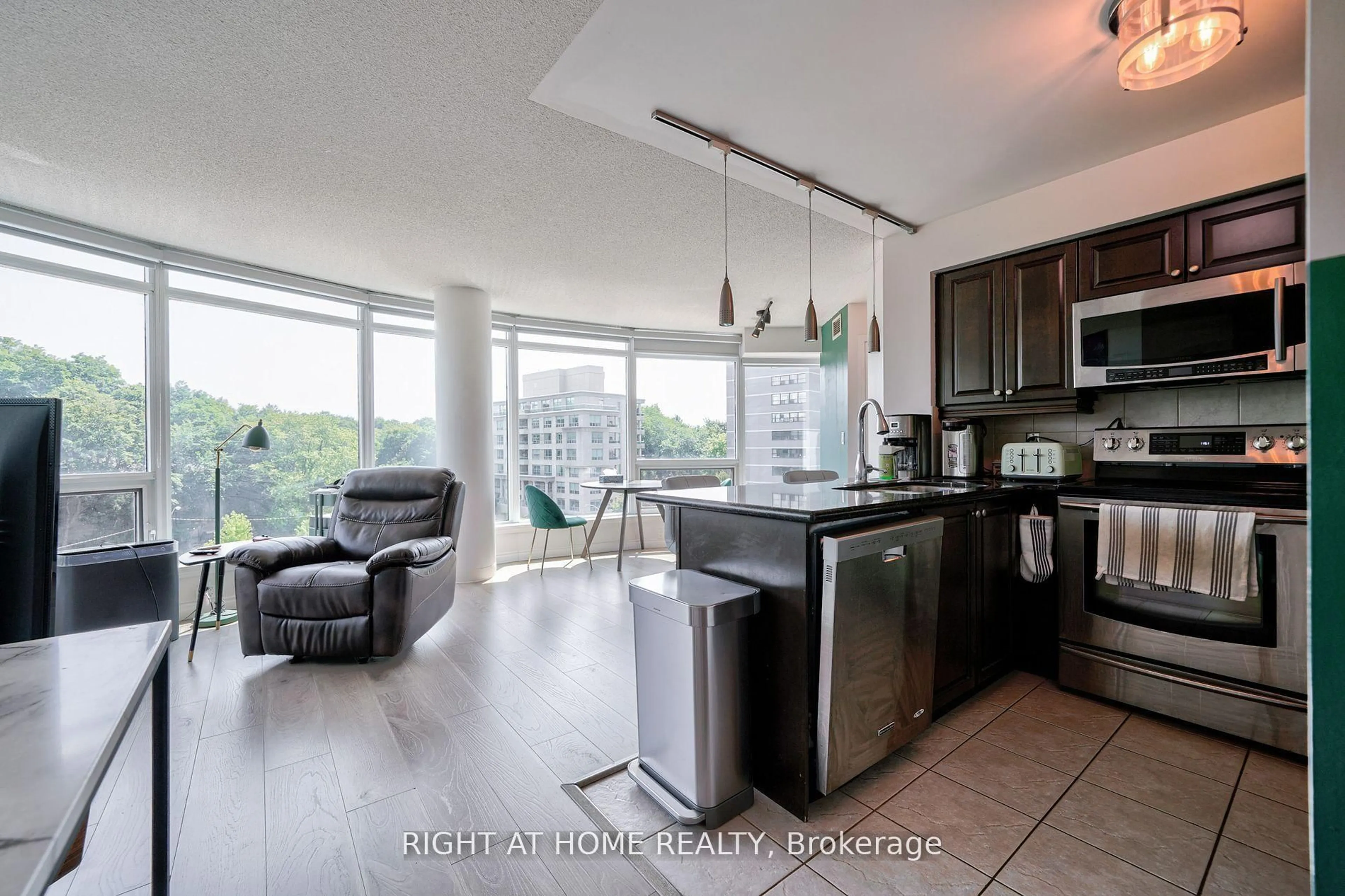 Open concept kitchen, unknown for 18 Valley Woods Rd #813, Toronto Ontario M3A 0A1