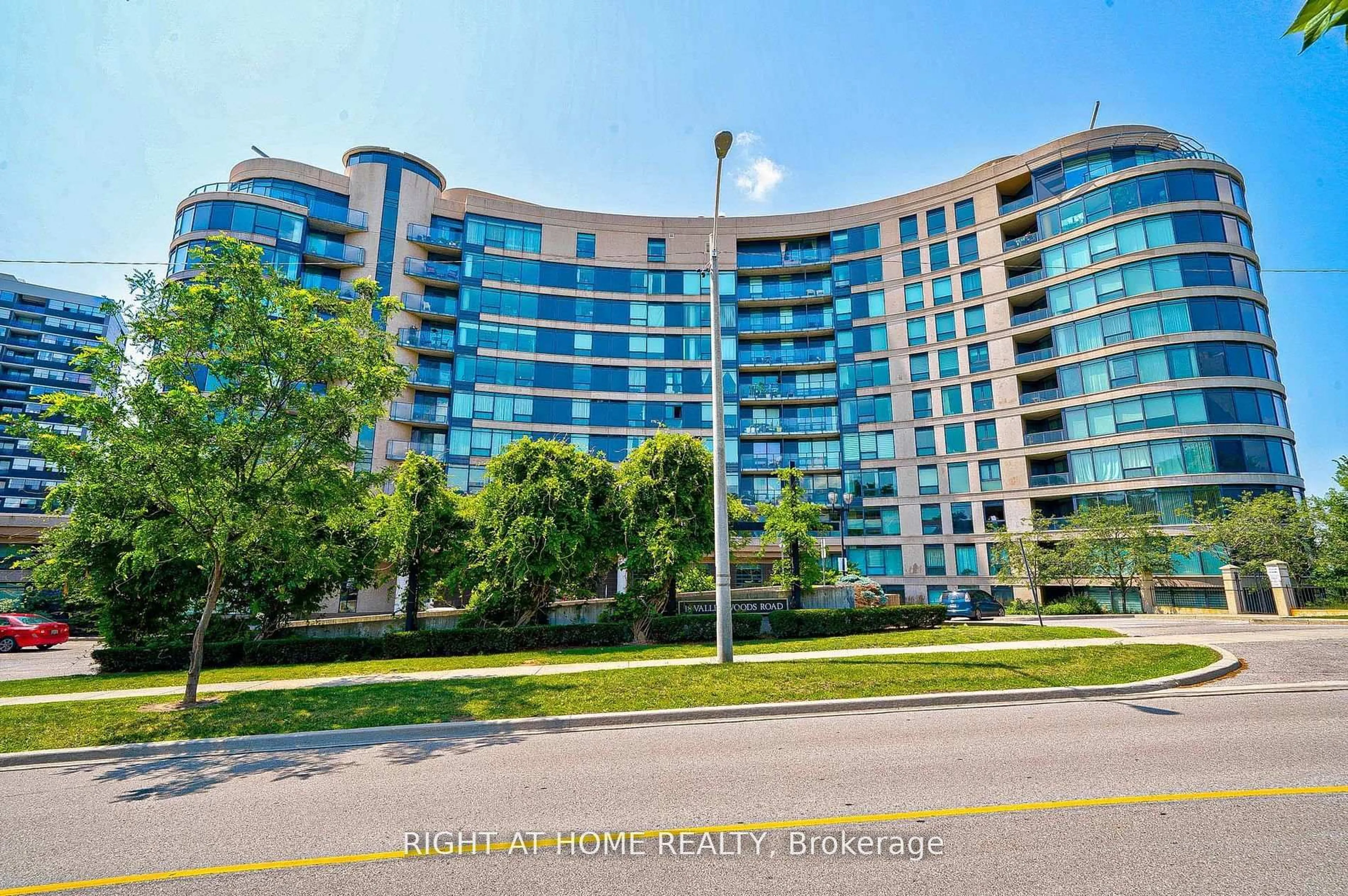 Unknown for 18 Valley Woods Rd #813, Toronto Ontario M3A 0A1