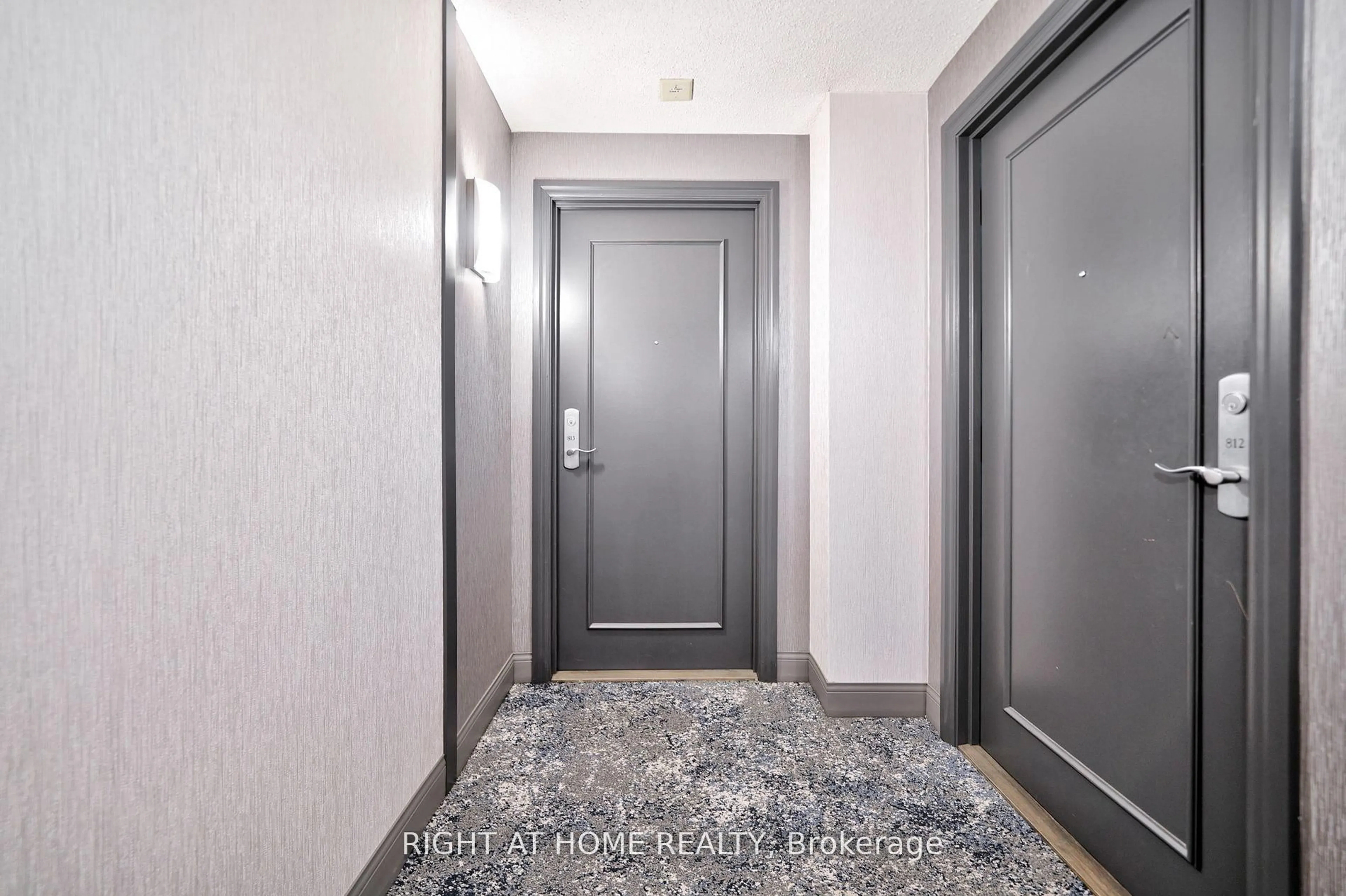 Indoor entryway for 18 Valley Woods Rd #813, Toronto Ontario M3A 0A1