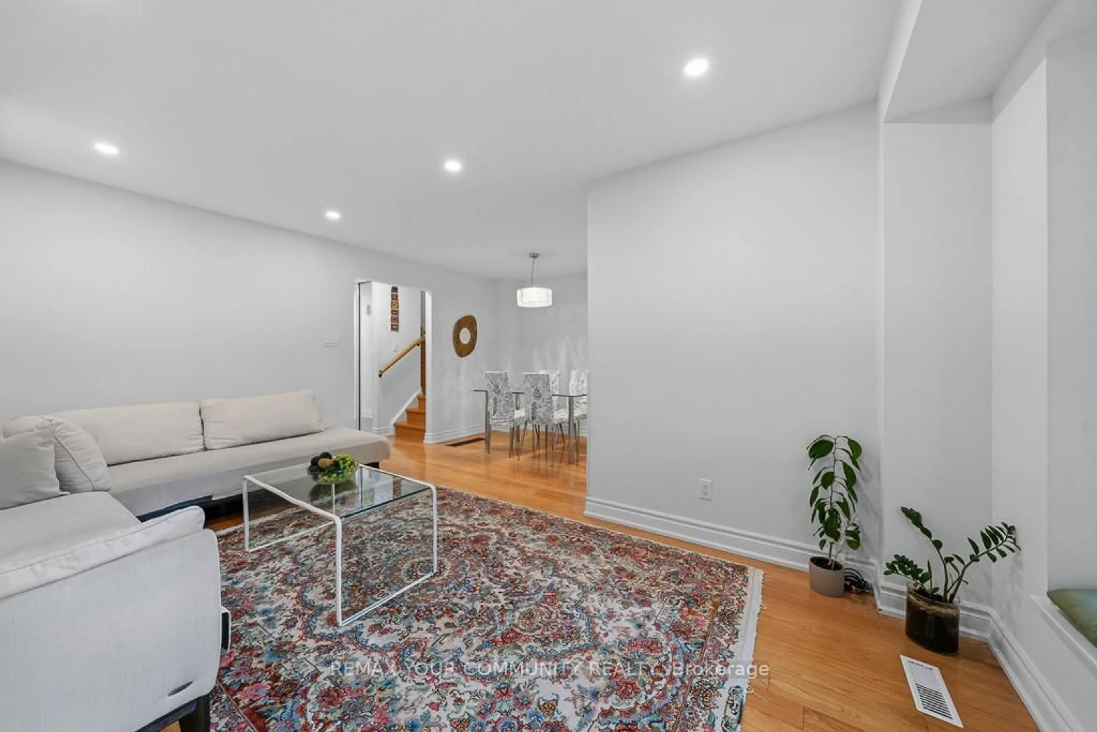 Living room with furniture, unknown for 15 Clematis Rd, Toronto Ontario M2J 4X1
