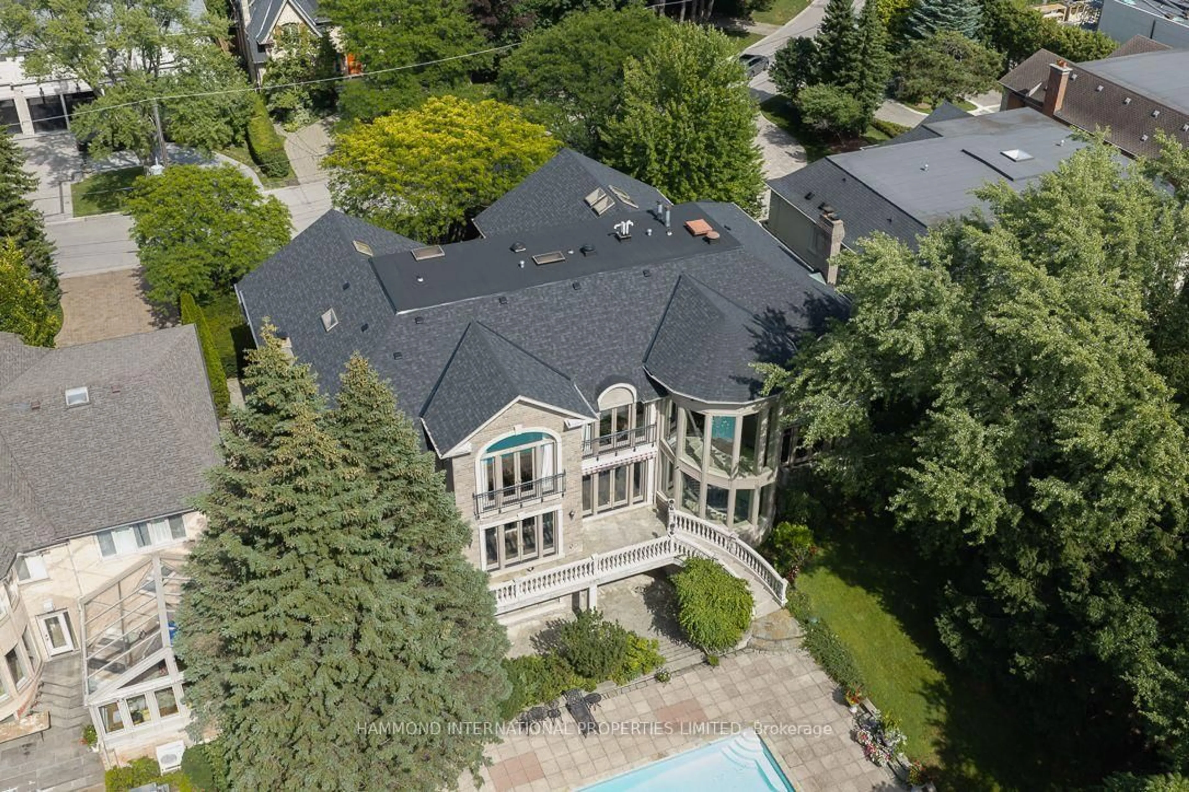A pic from outside/outdoor area/front of a property/back of a property/a pic from drone, unknown for 32 Arjay Cres, Toronto Ontario M2L 1C7
