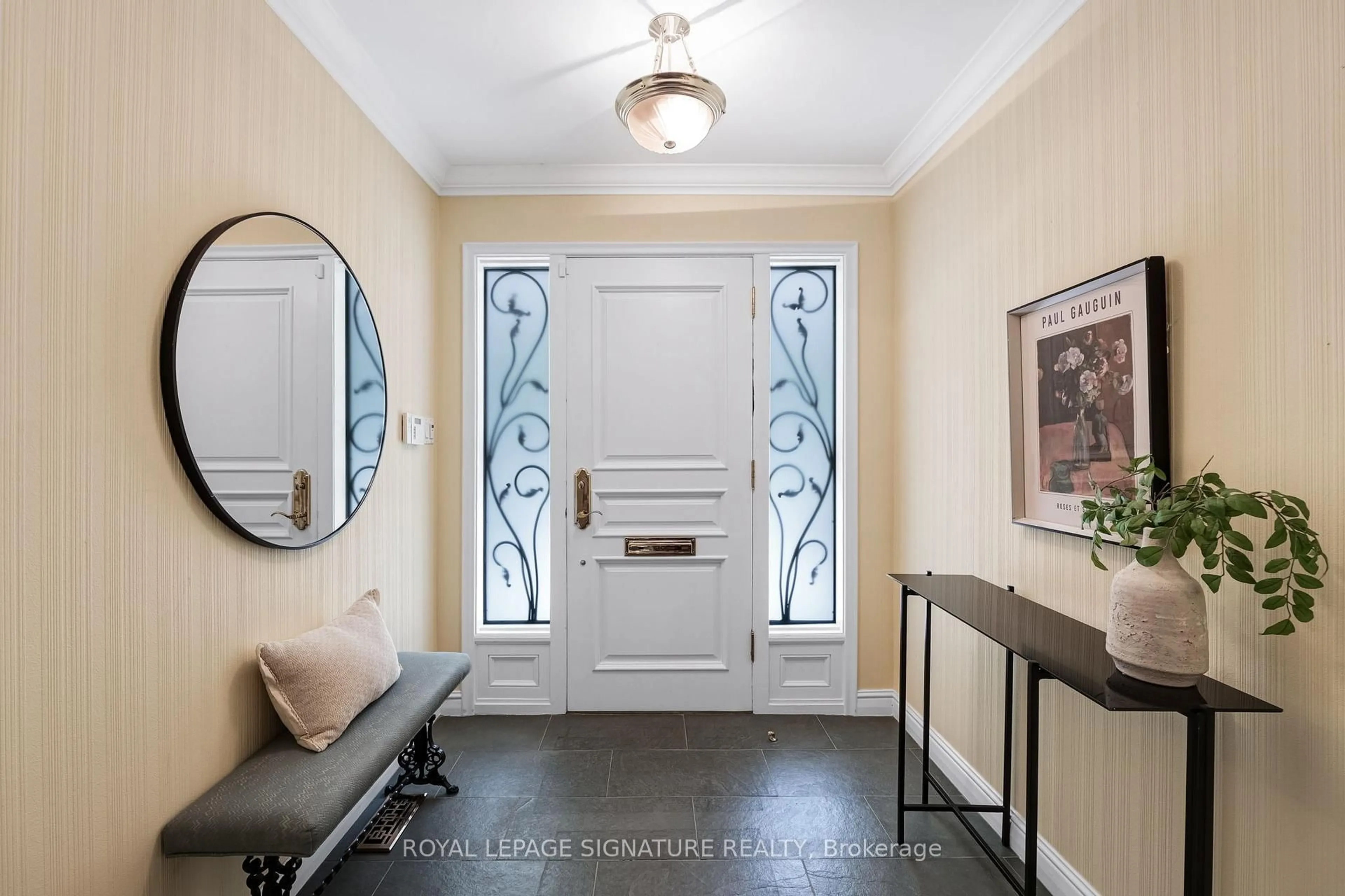 Indoor entryway for 122 Fenn Ave, Toronto Ontario M2P 1X6