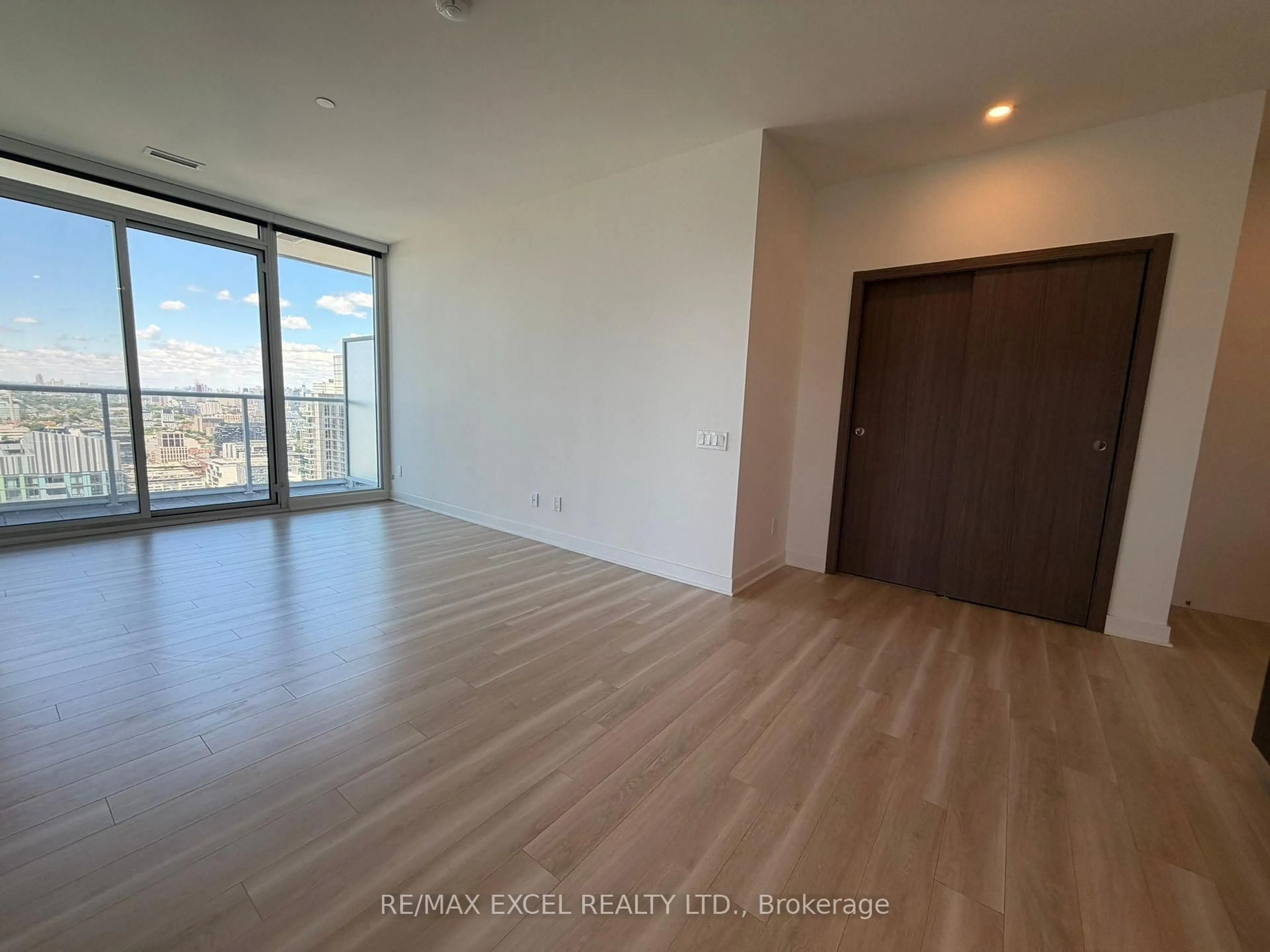 A pic of a room for 17 Bathurst St #4606, Toronto Ontario M5V 0N1