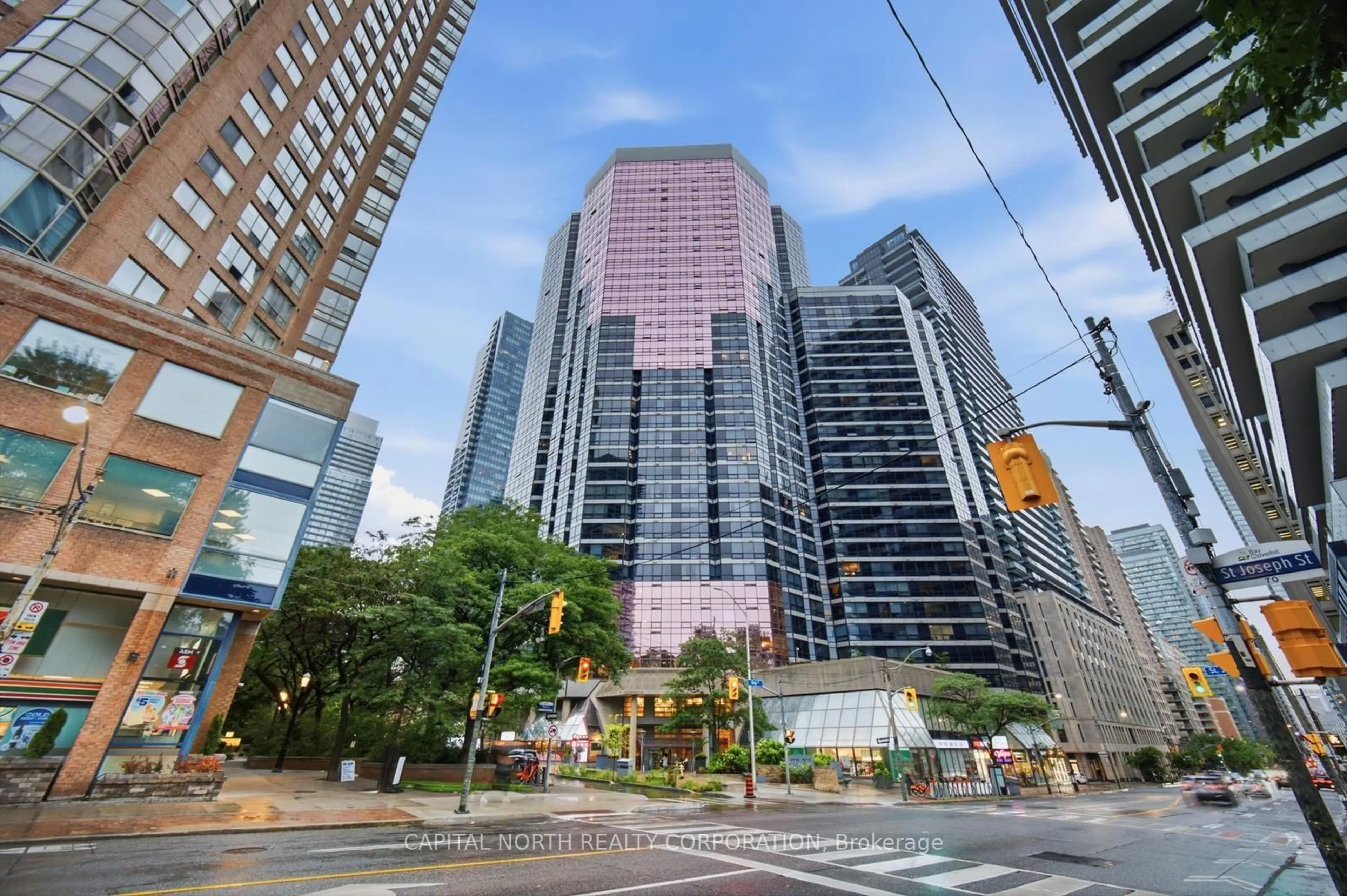 Patio, street for 1001 Bay St #610, Toronto Ontario M5S 3A6
