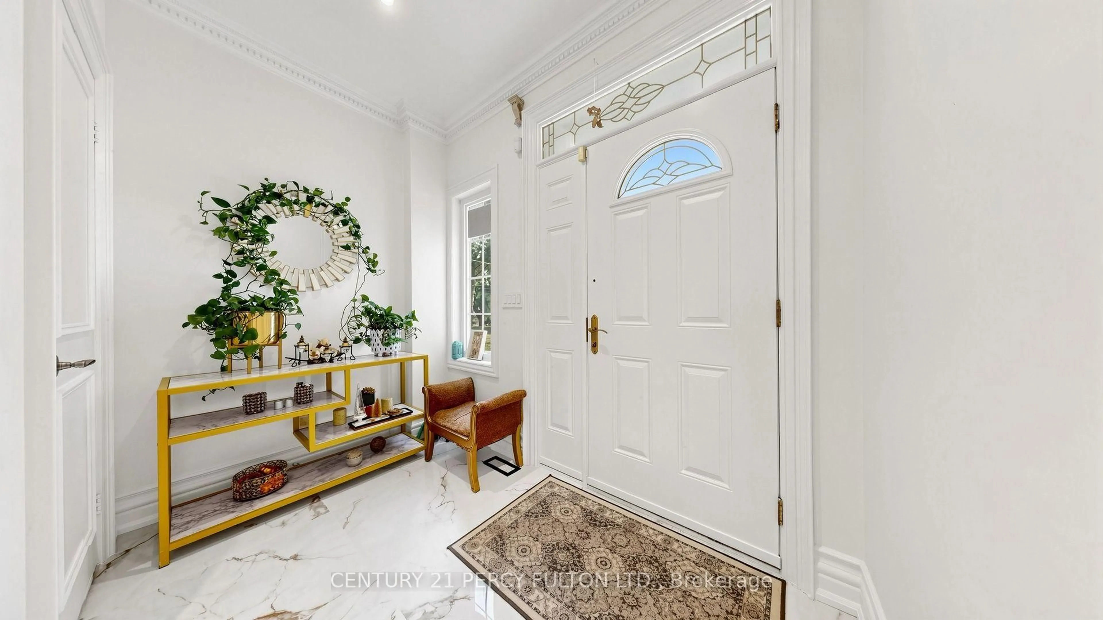 Indoor entryway for 372B Hounslow Ave, Toronto Ontario M2R 1H6