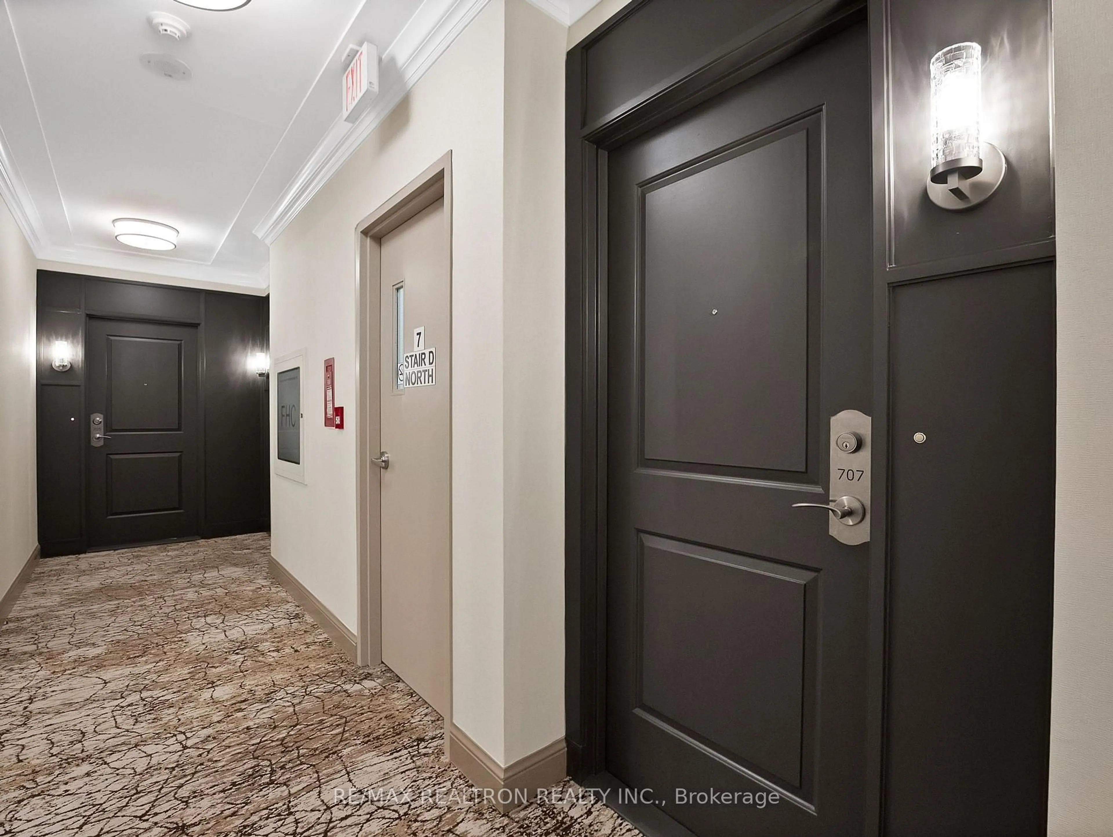 Indoor foyer for 133 Wynford Dr #707, Toronto Ontario M3C 0J5