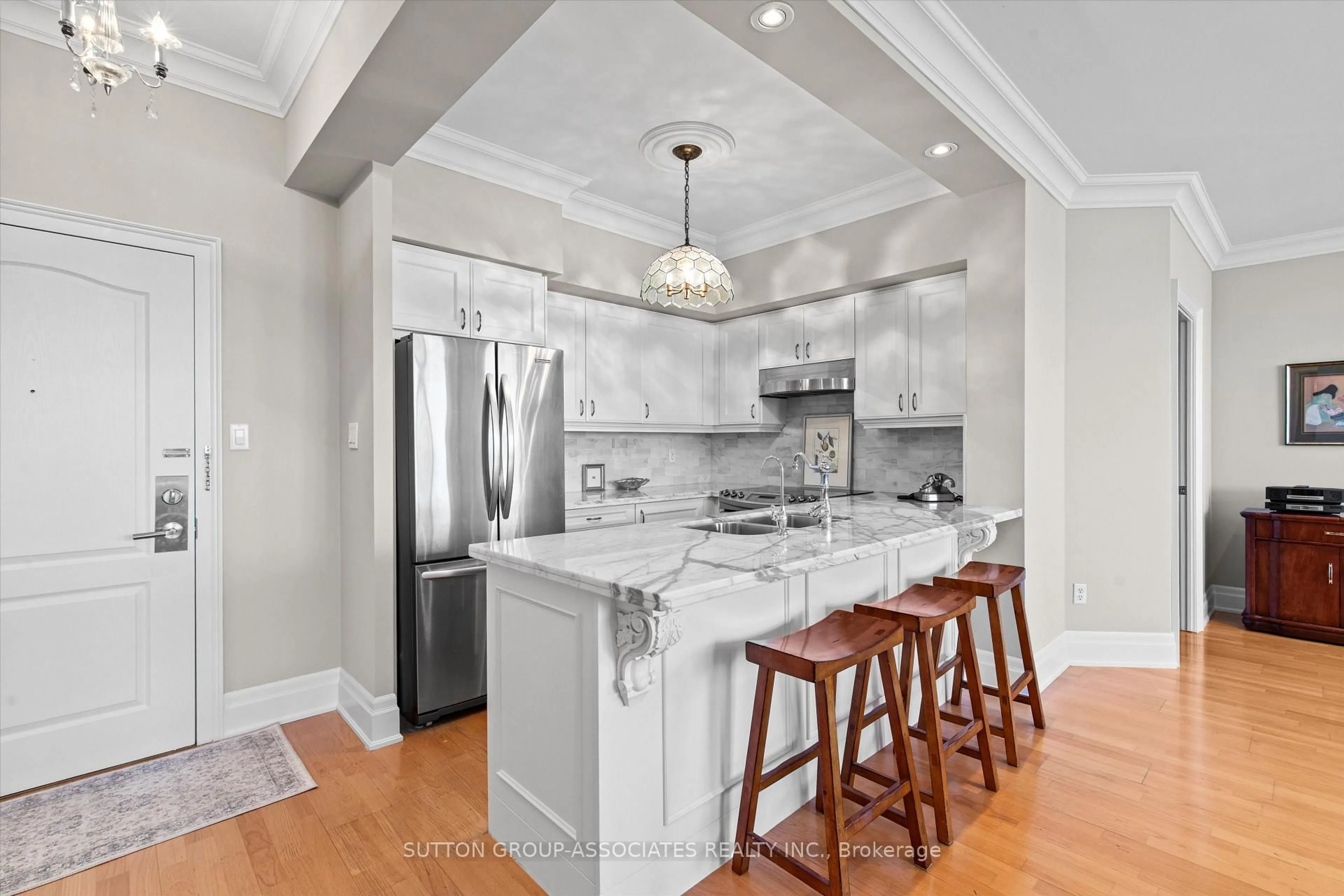 Open concept kitchen, ceramic/tile floor for 18 Wanless Ave #PH6, Toronto Ontario M4N 3R9