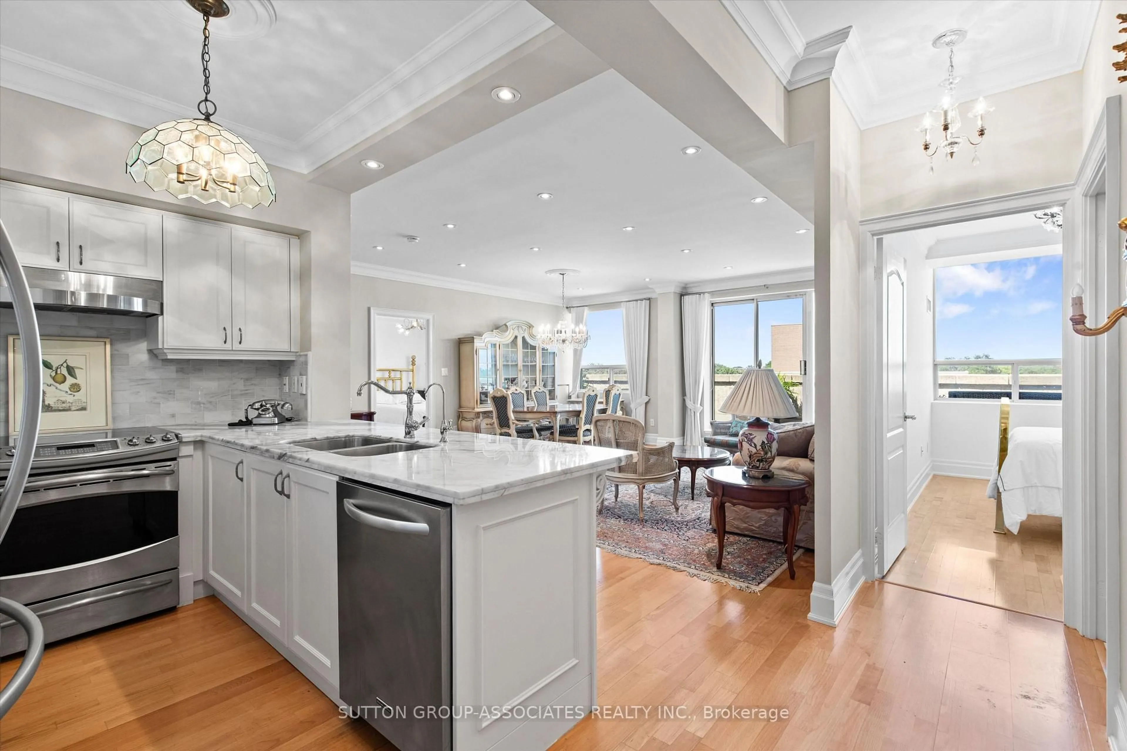 Open concept kitchen, ceramic/tile floor for 18 Wanless Ave #PH6, Toronto Ontario M4N 3R9